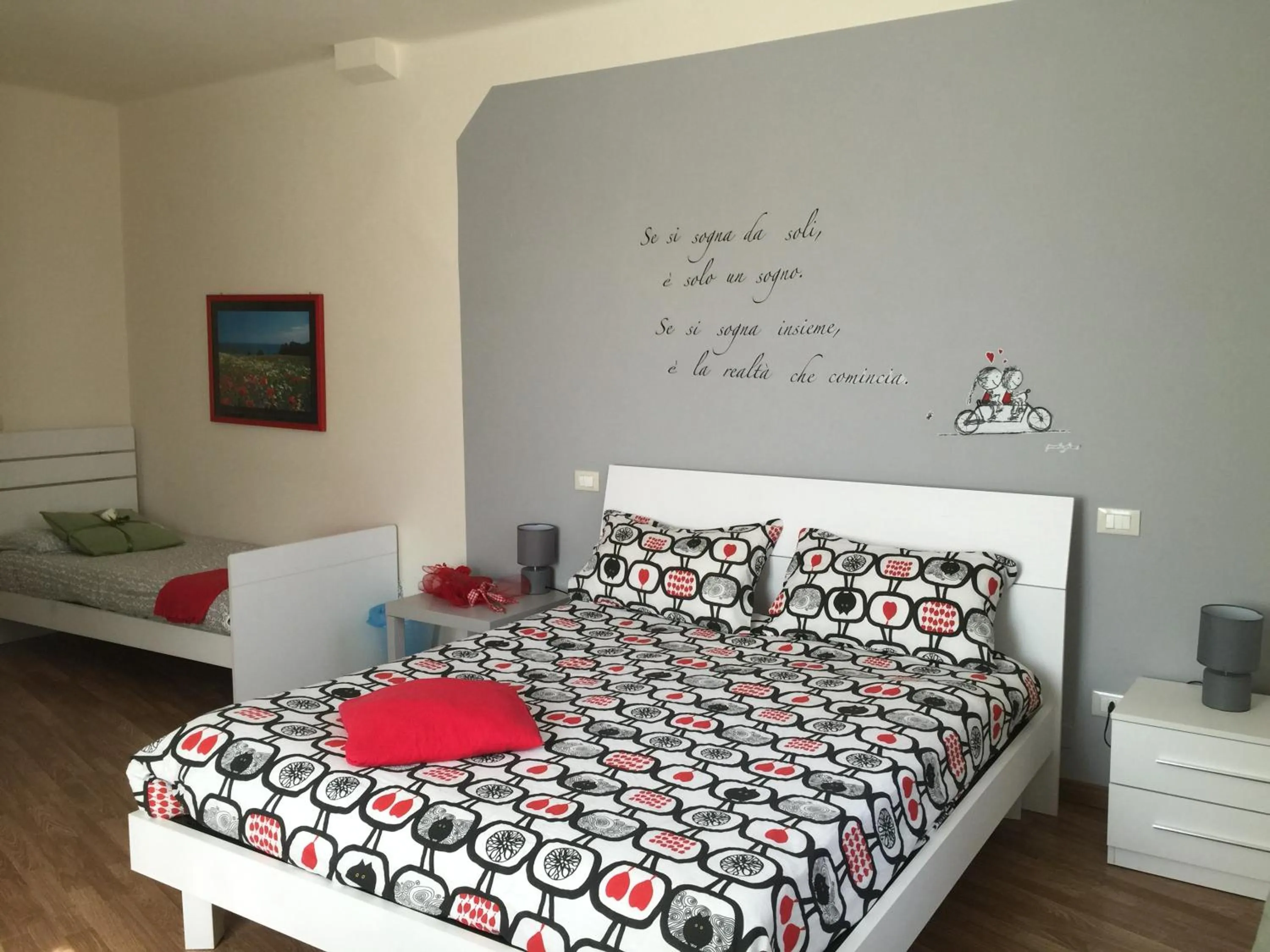 Photo of the whole room, Bed in L'Iris B&B