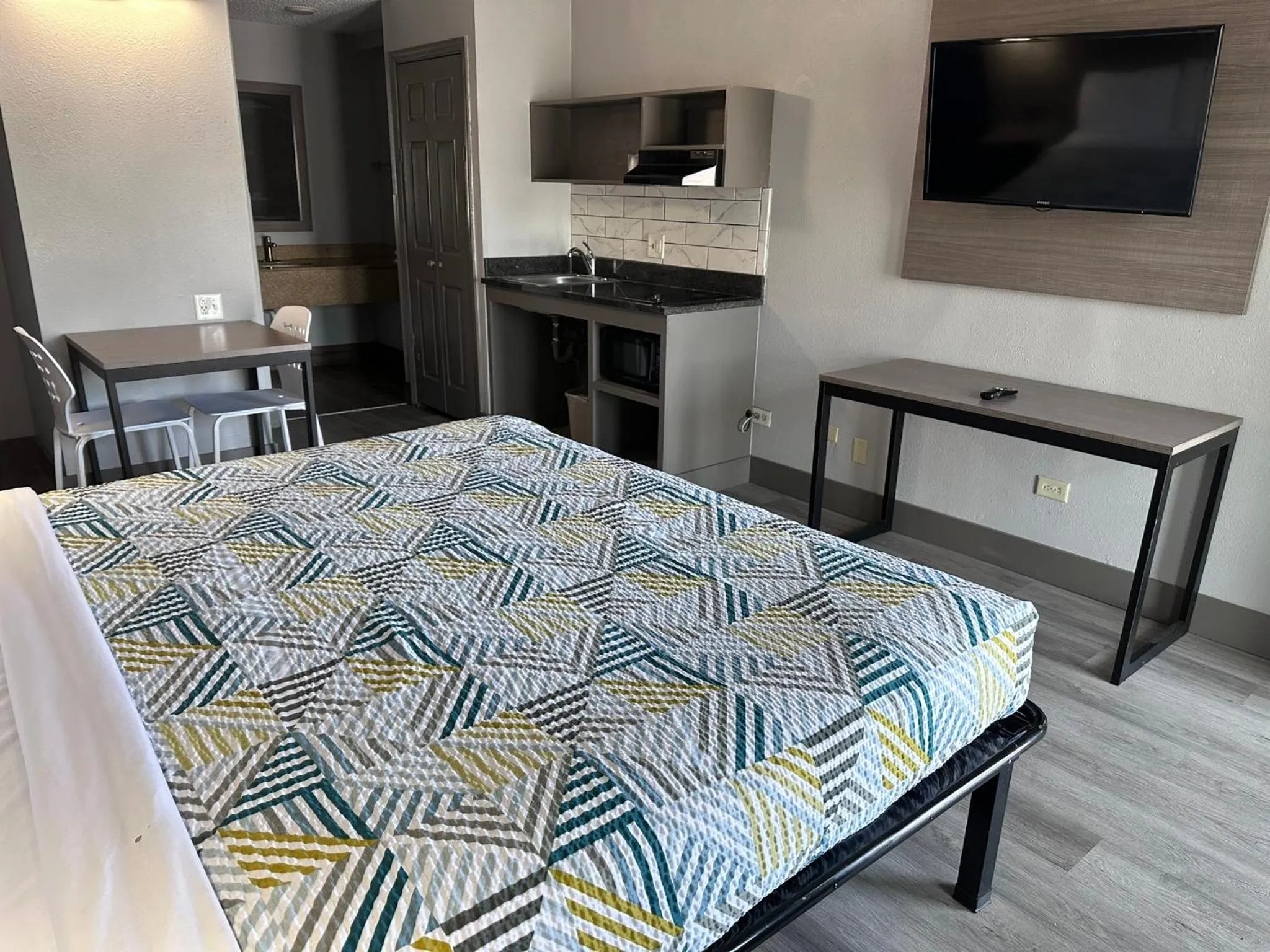 Bed in Studio Suites Extended Stay Chattanooga