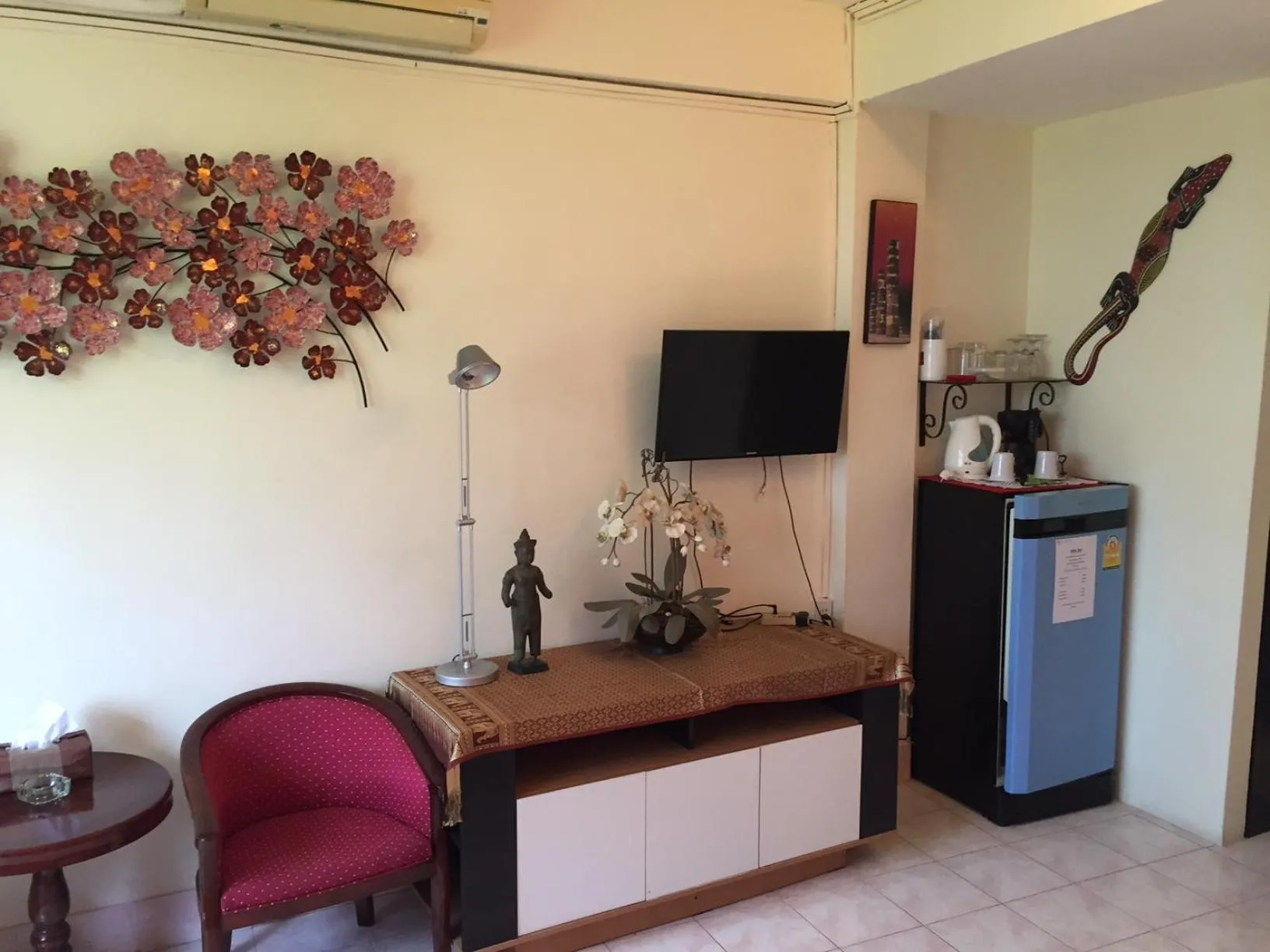 Photo of the whole room in Fong Kaew and Baan Nang Fa Guesthouse