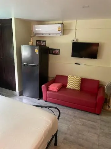 Fong Kaew and Baan Nang Fa Guesthouse