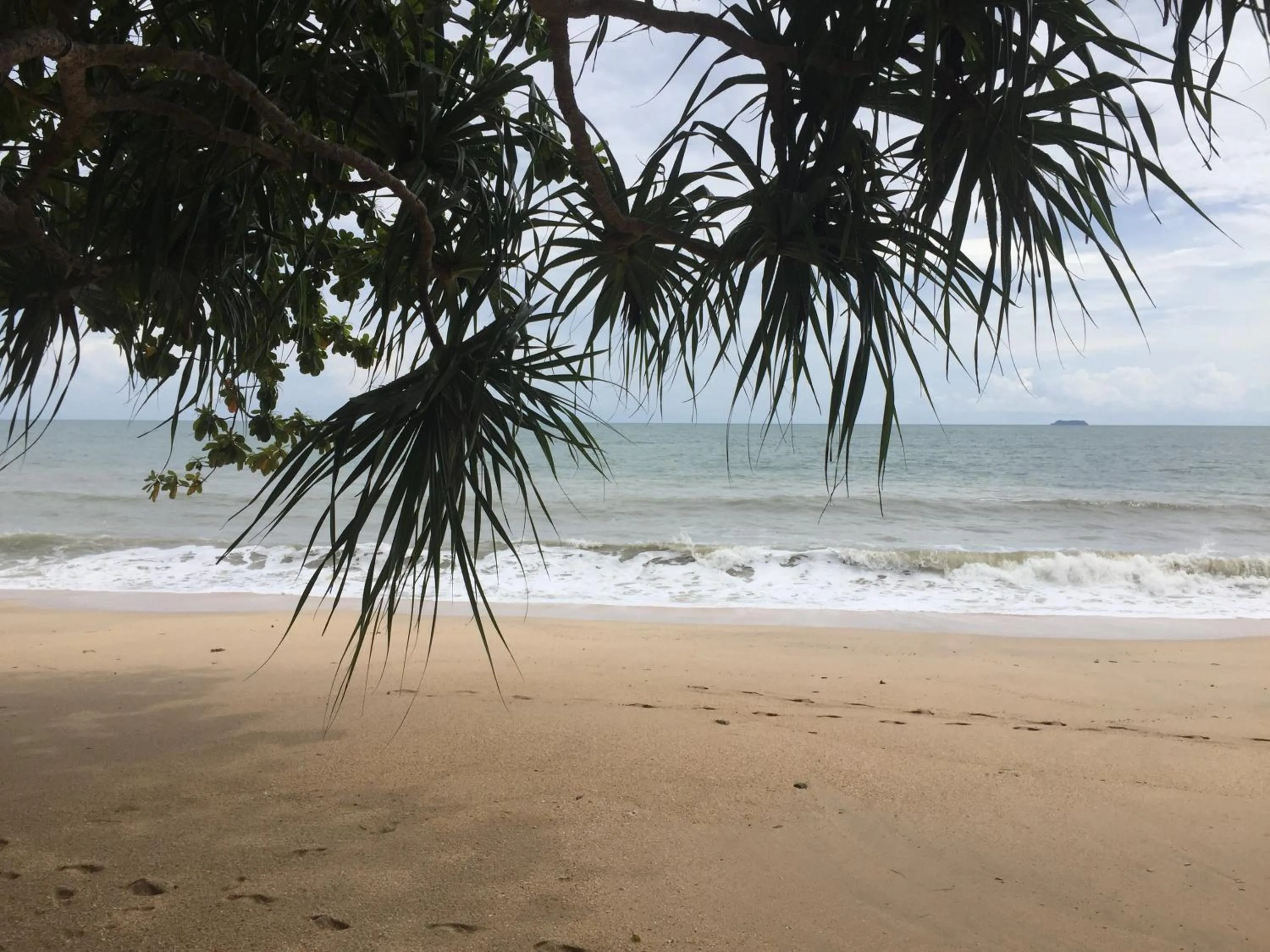 Beach in Fong Kaew and Baan Nang Fa Guesthouse