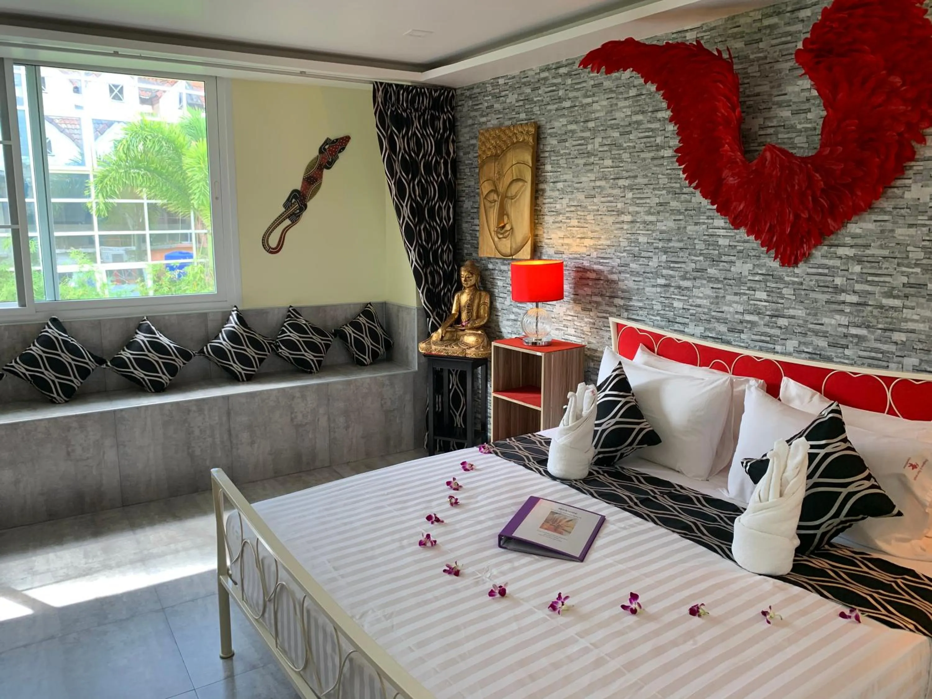 Bed in Fong Kaew and Baan Nang Fa Guesthouse