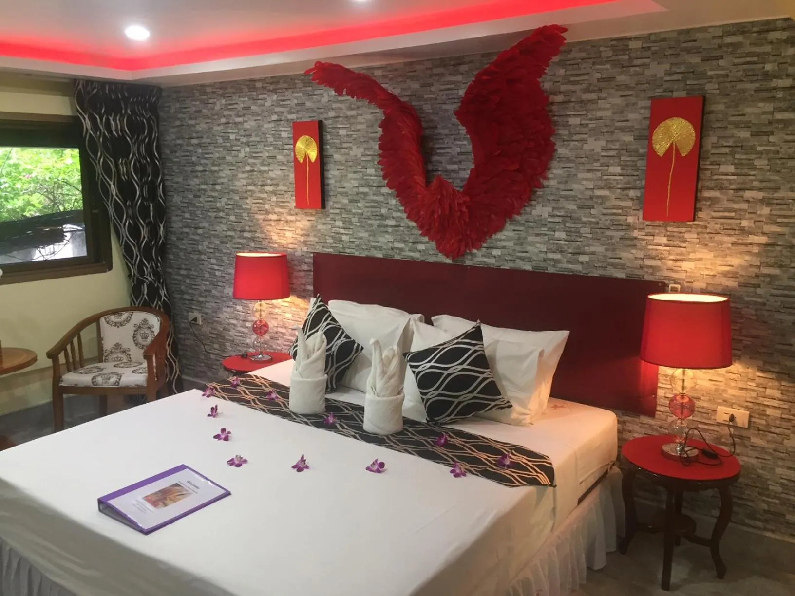 Photo of the whole room, Bed in Fong Kaew and Baan Nang Fa Guesthouse