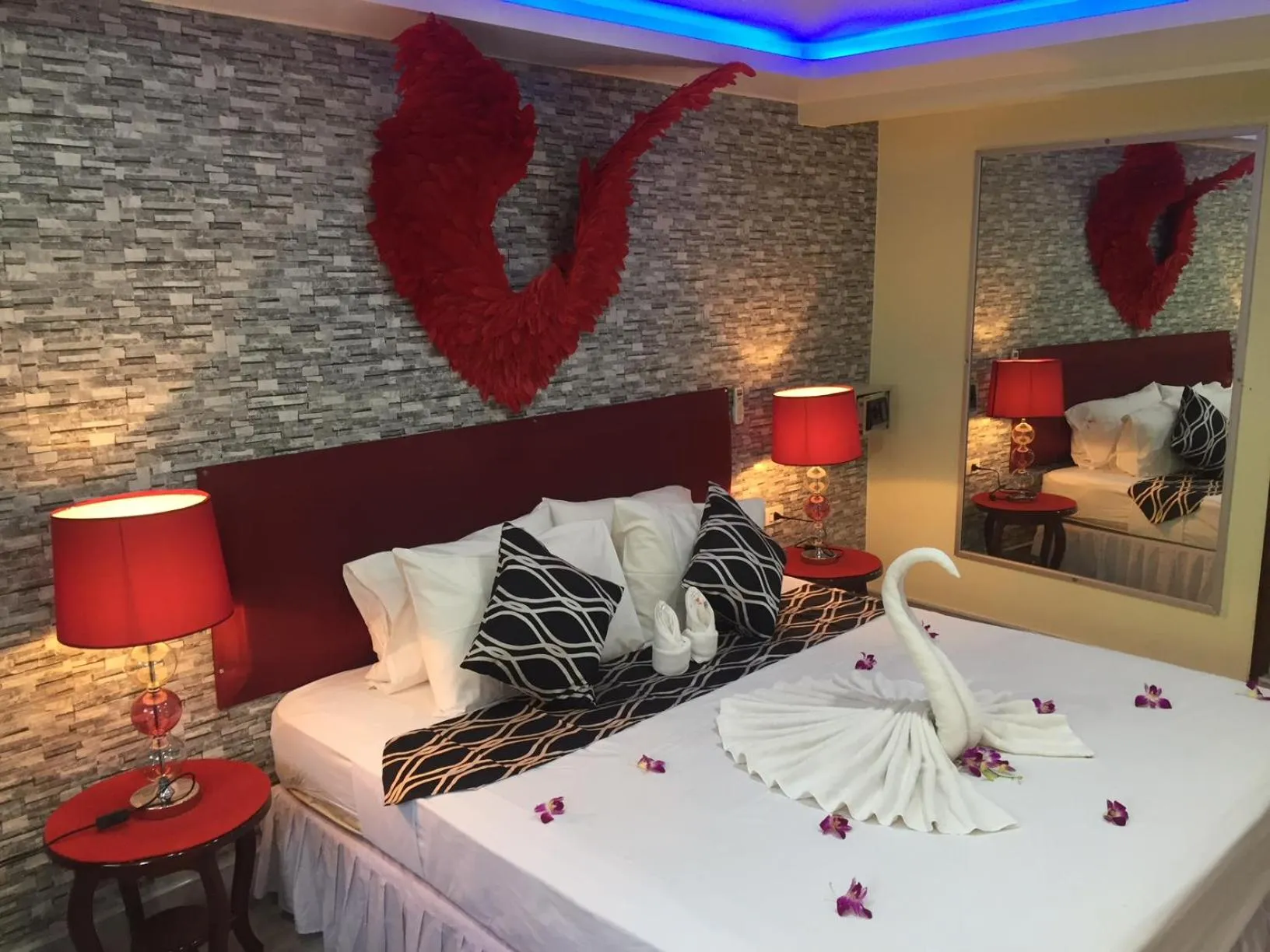 Photo of the whole room, Bed in Fong Kaew and Baan Nang Fa Guesthouse