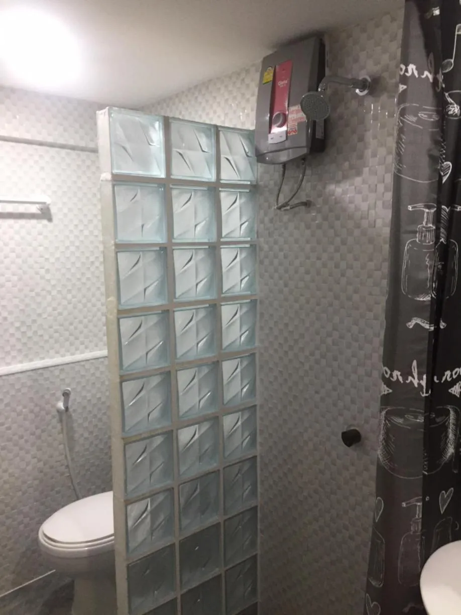 Bathroom in Fong Kaew and Baan Nang Fa Guesthouse