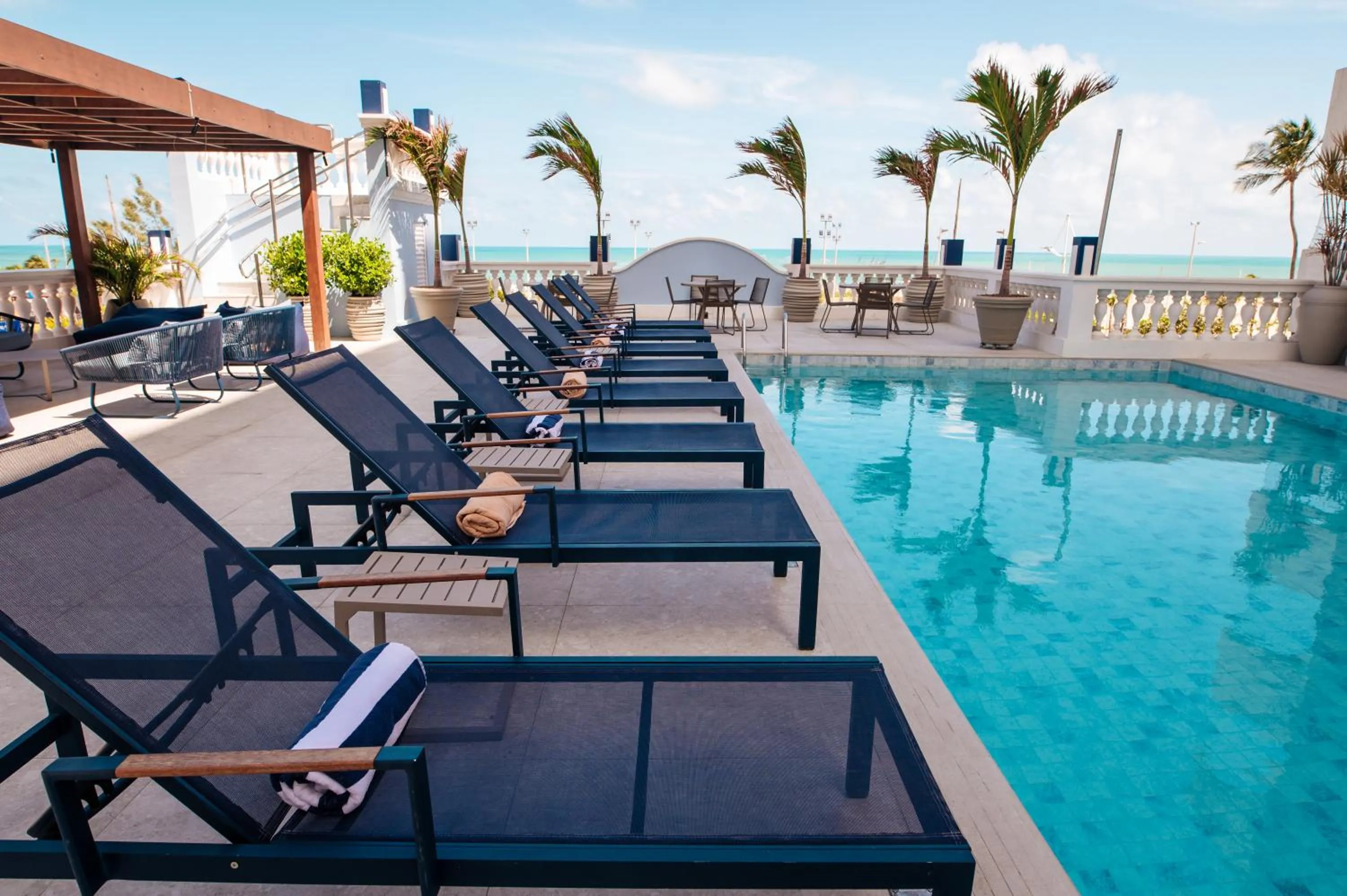 Pool view in Hotel Sonata de Iracema