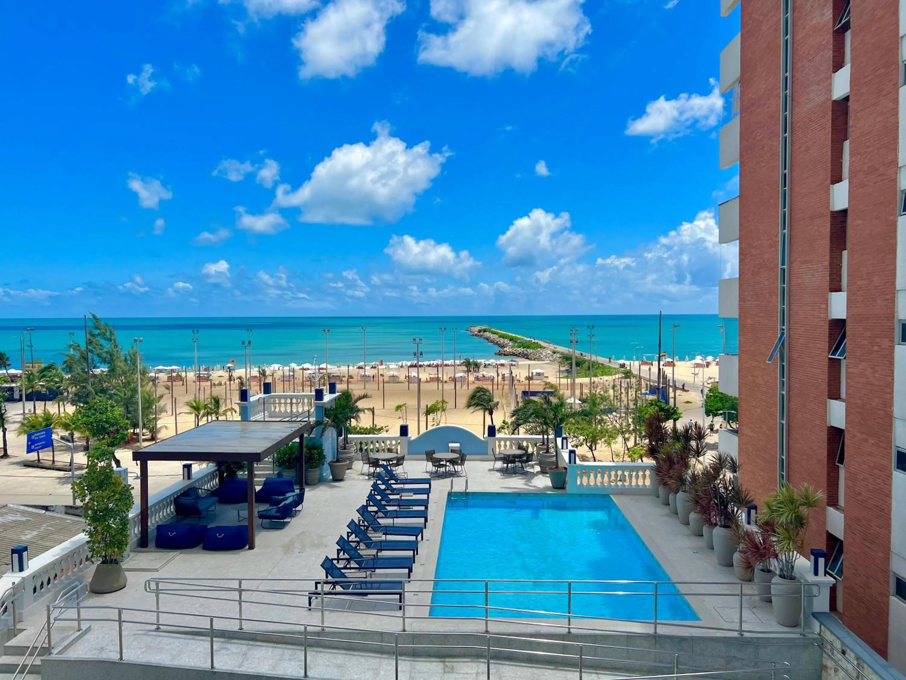 Swimming pool in Hotel Sonata de Iracema