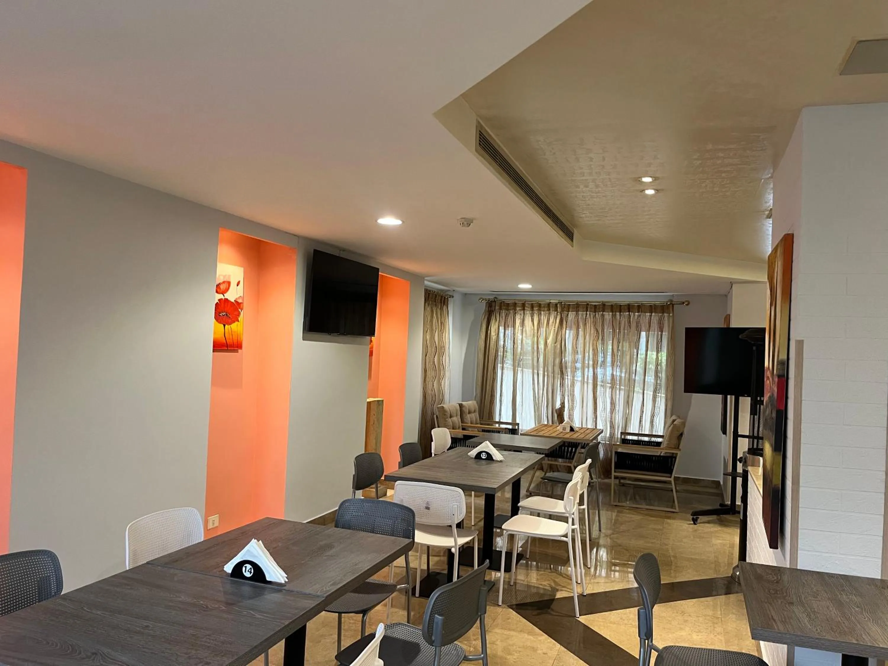 Restaurant/places to eat in Manara Riva Suites