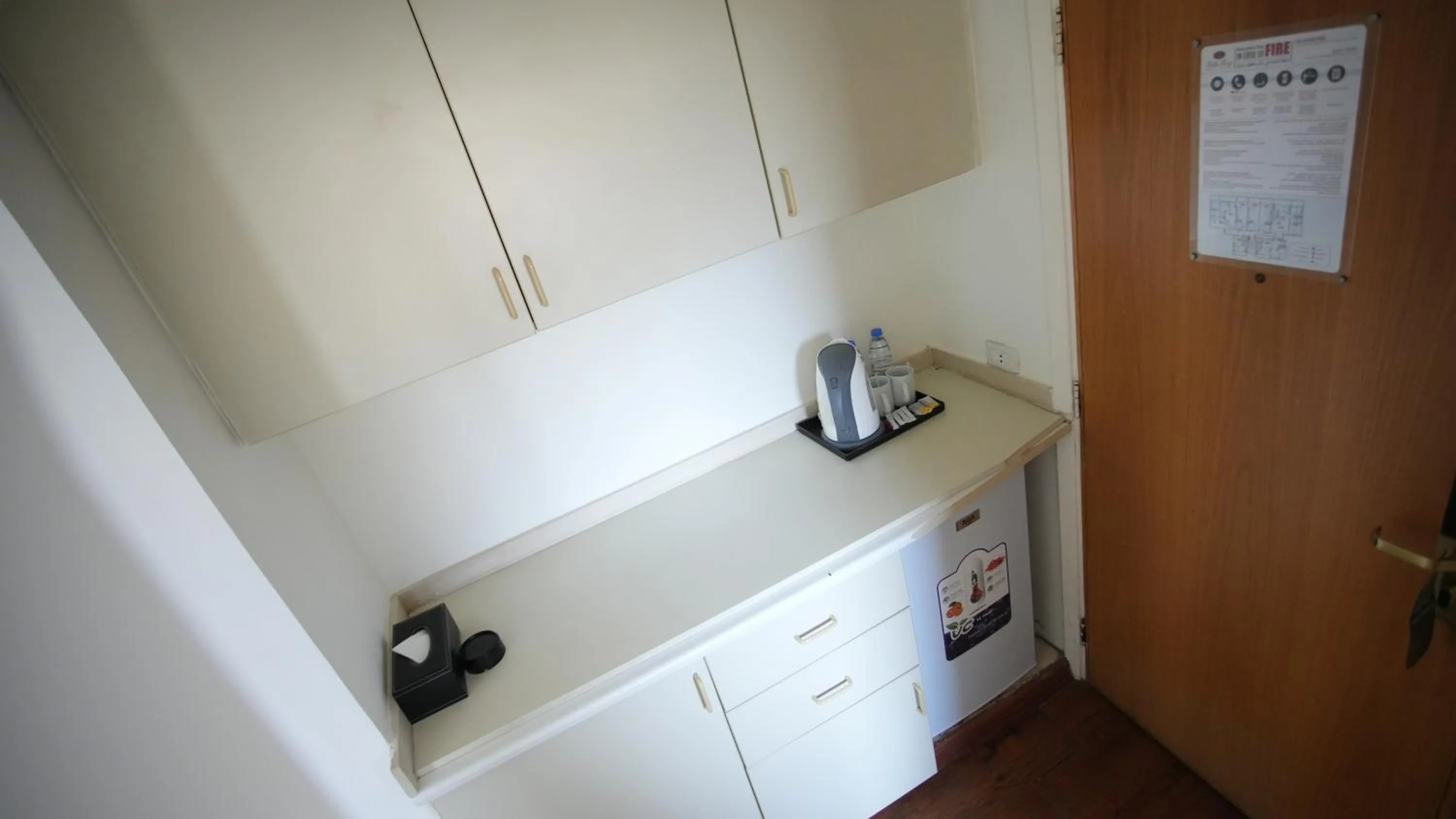 Coffee/tea facilities in Manara Riva Suites