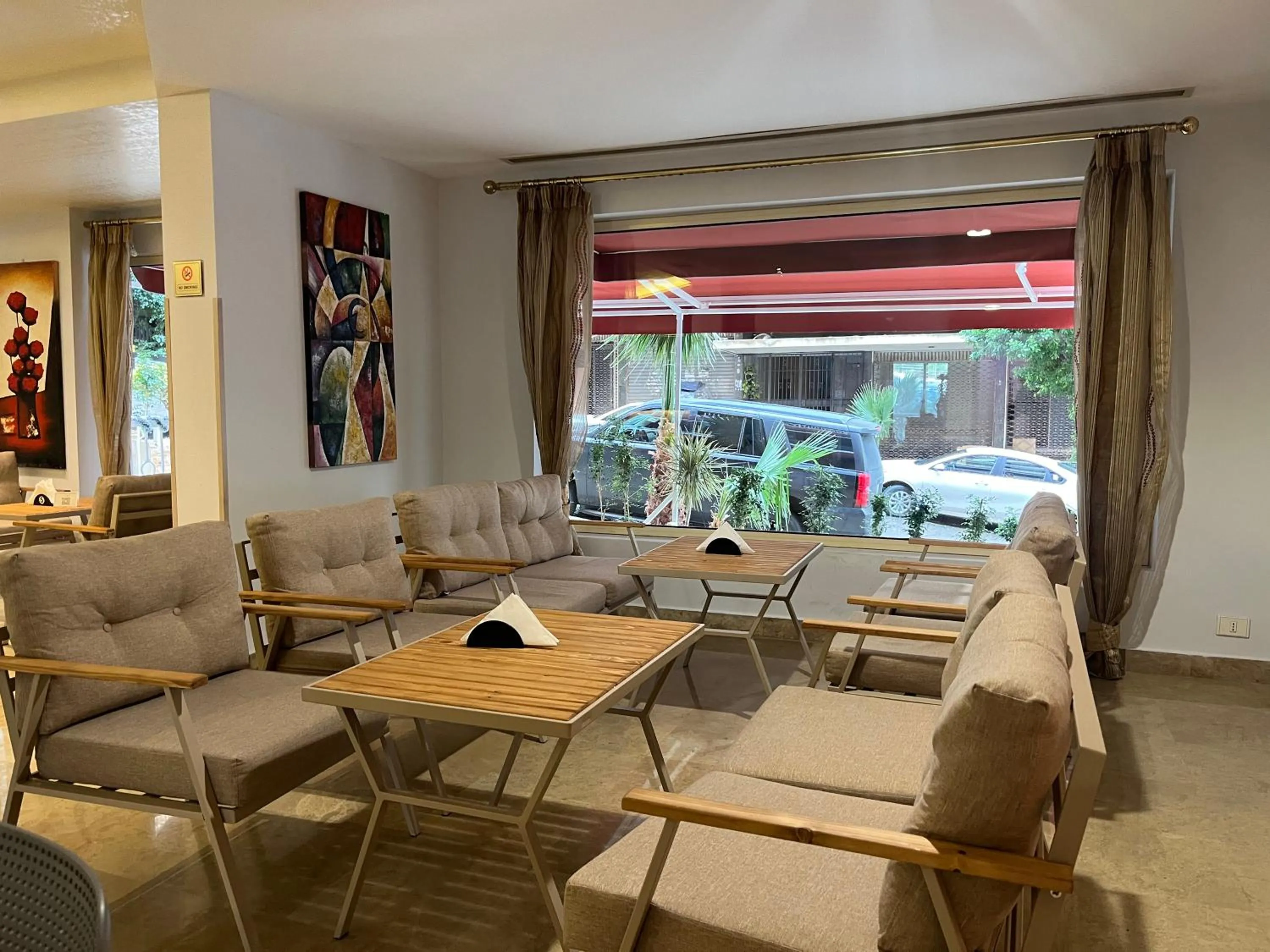 Restaurant/places to eat in Manara Riva Suites