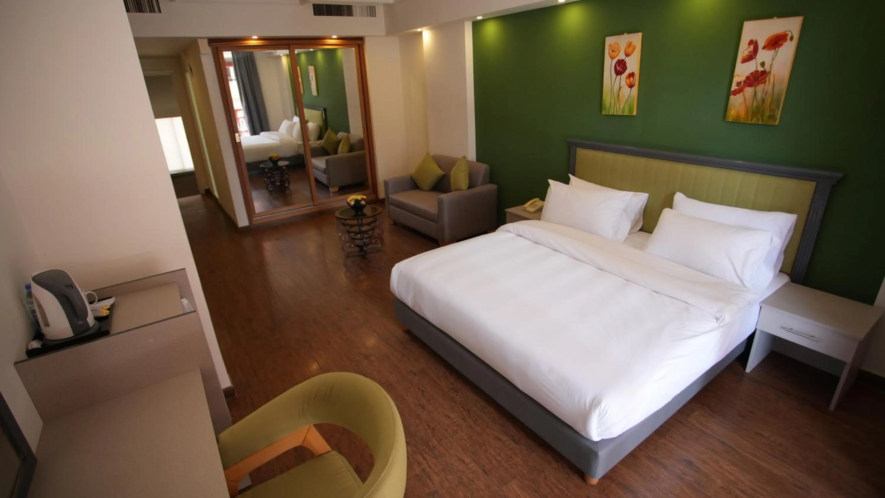 Coffee/tea facilities, Bed in Manara Riva Suites