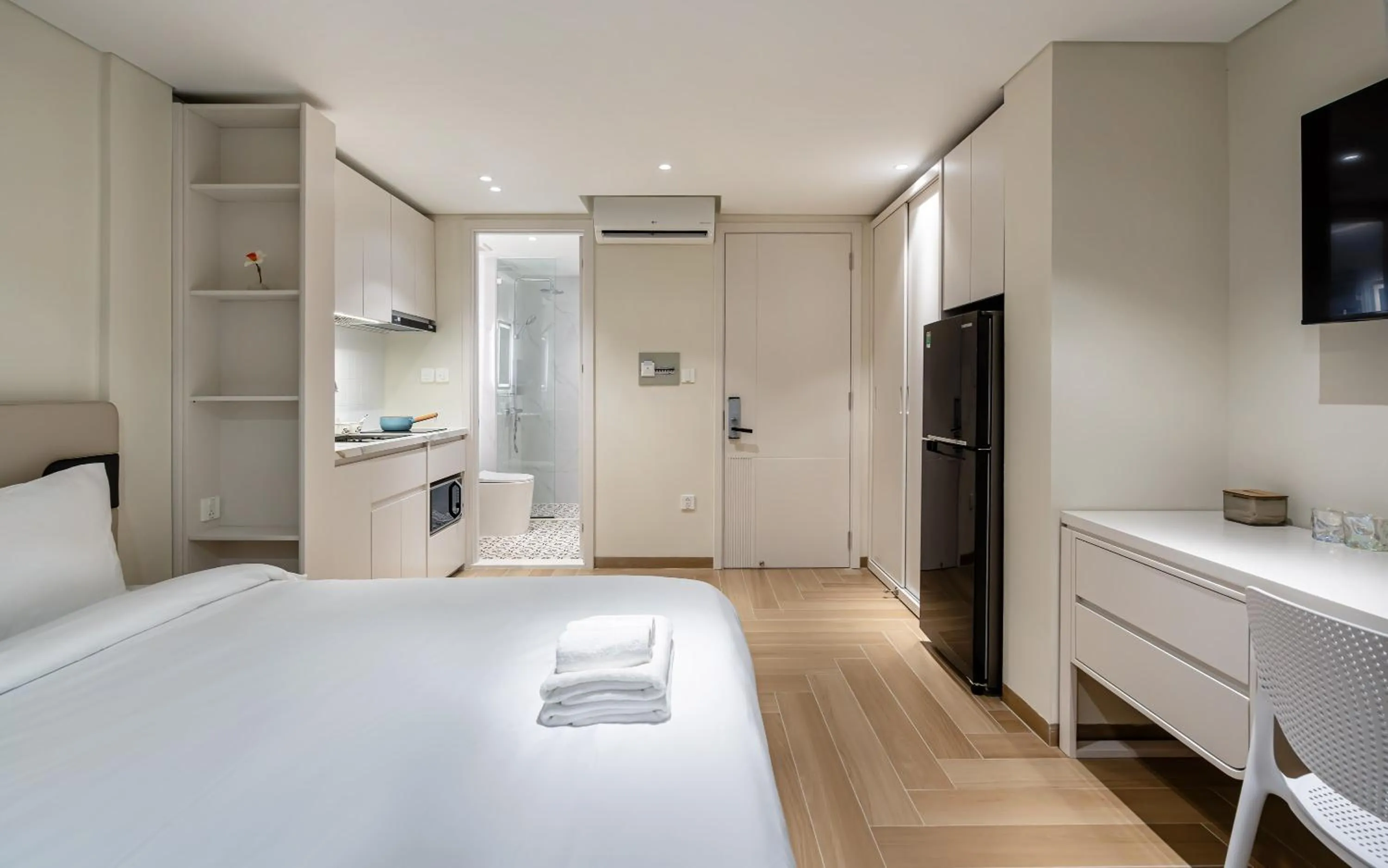 Photo of the whole room, Bed in The Royal Vista - Phu My Hung