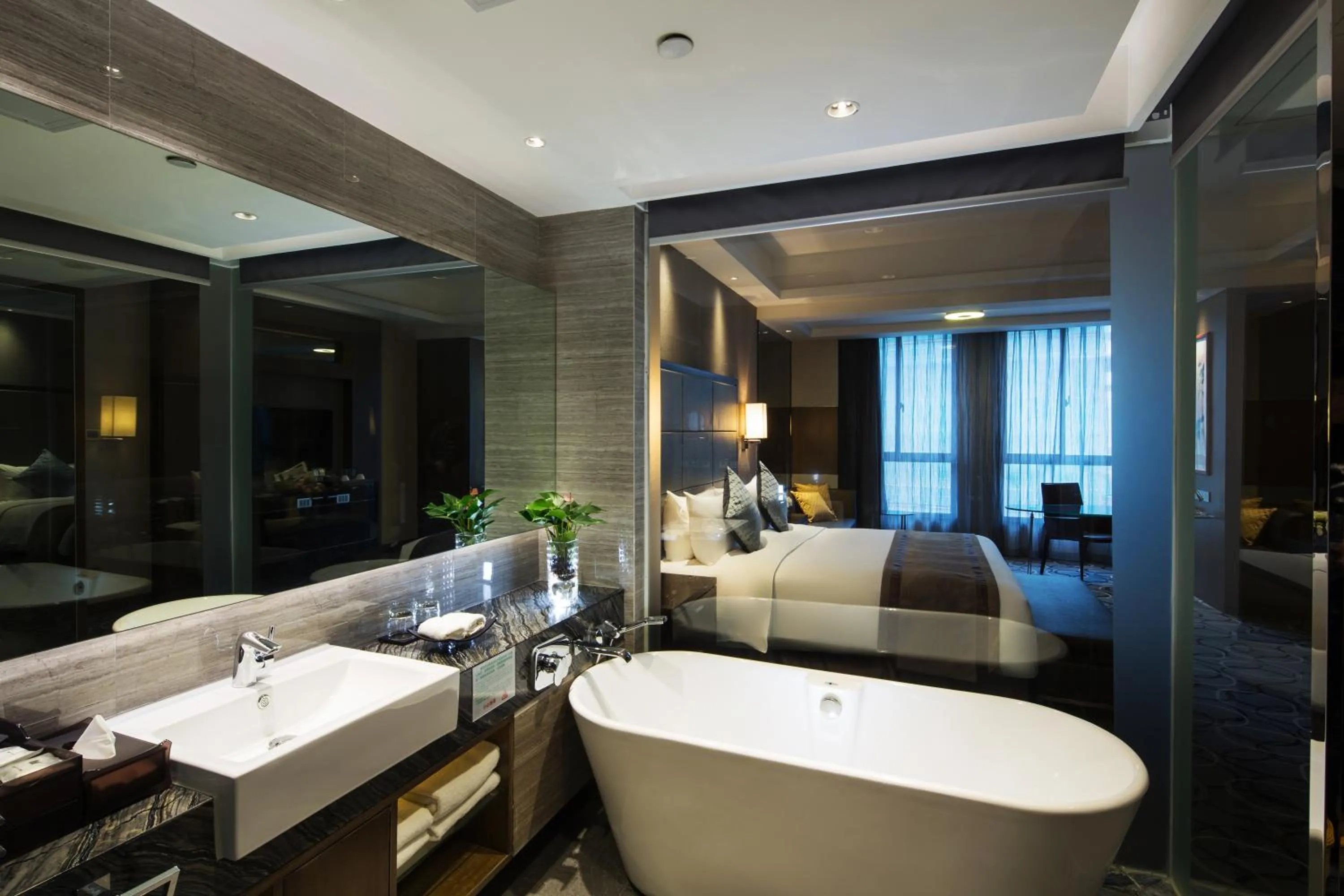 Bathroom, Bed in Millennium Hotel Fuqing