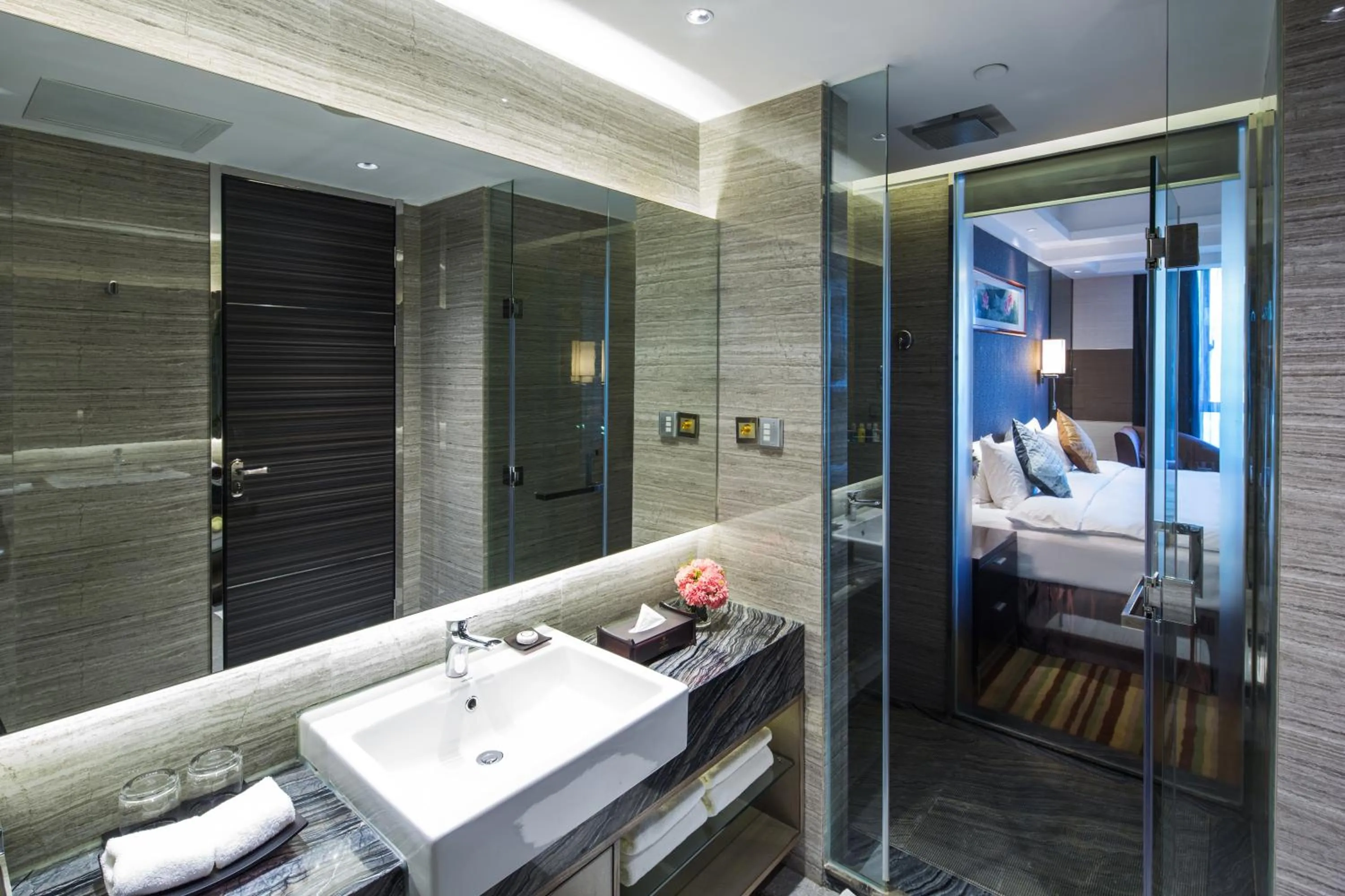 Bathroom, Bed in Millennium Hotel Fuqing