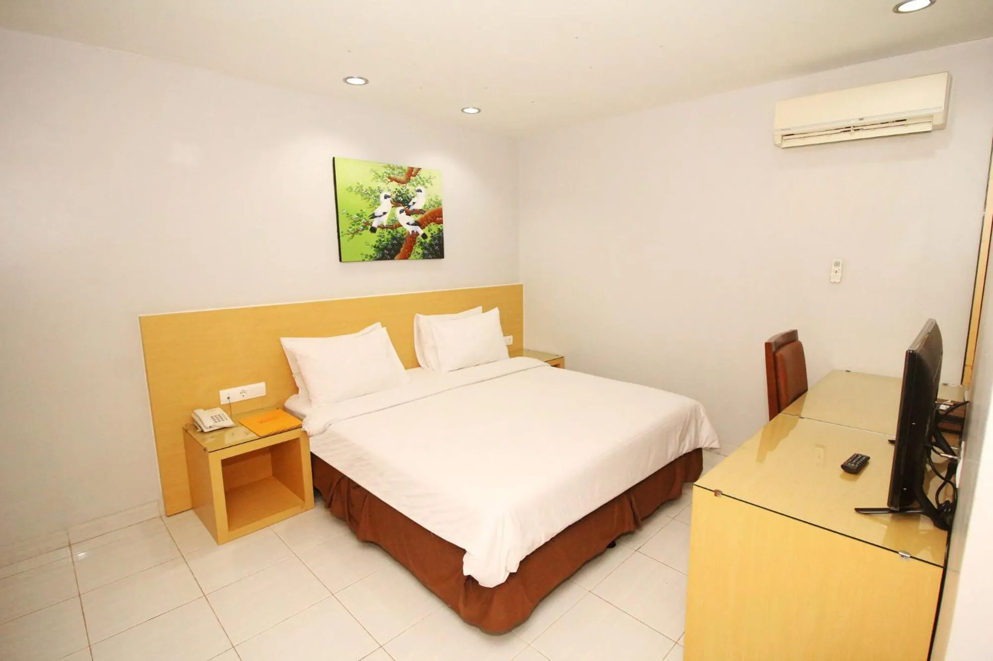 Bed in Grande Hotel Lampung Powered by Archipelago