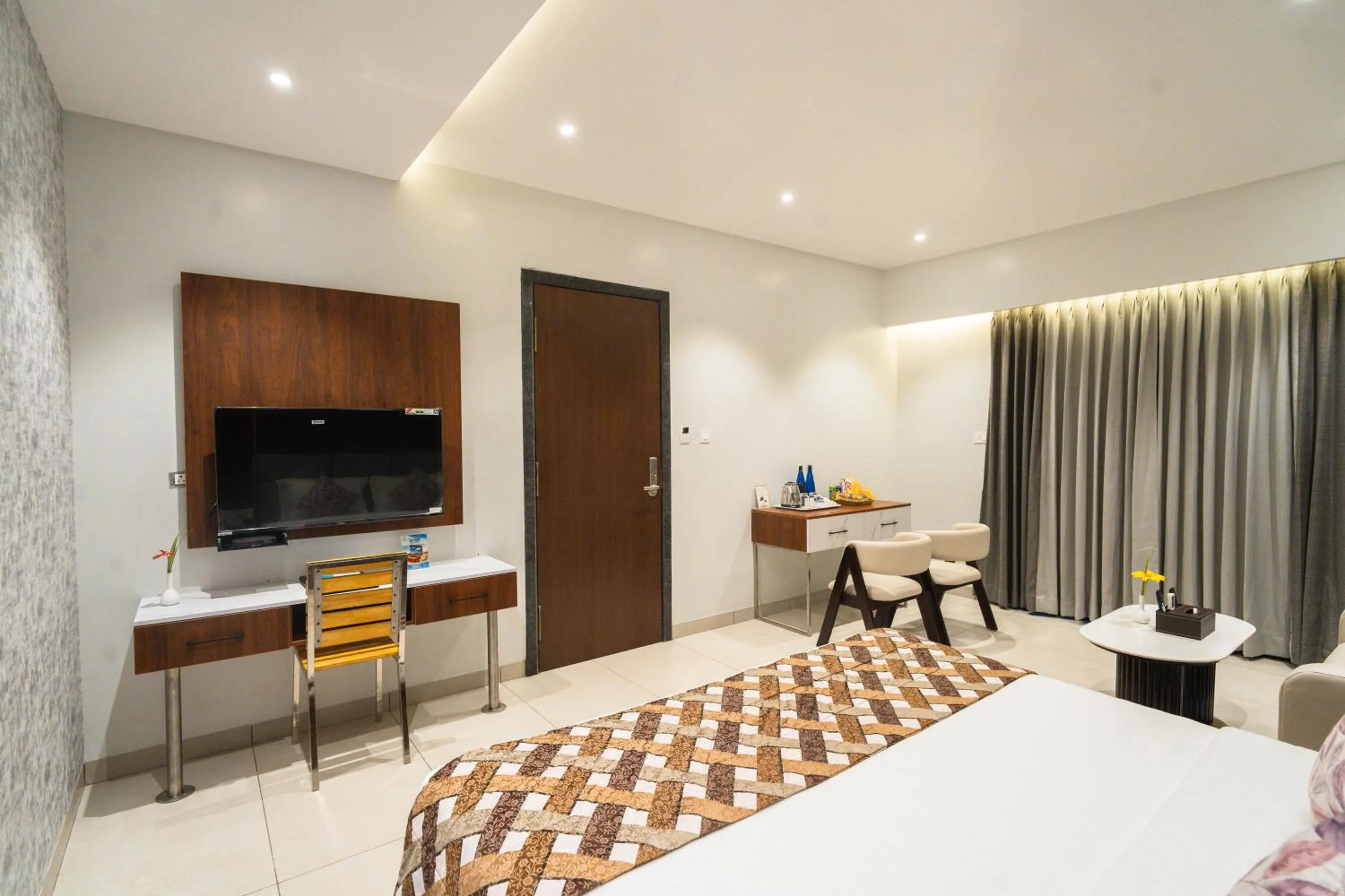 Bedroom, Bed in MGM Whispering Meadows Yelagiri