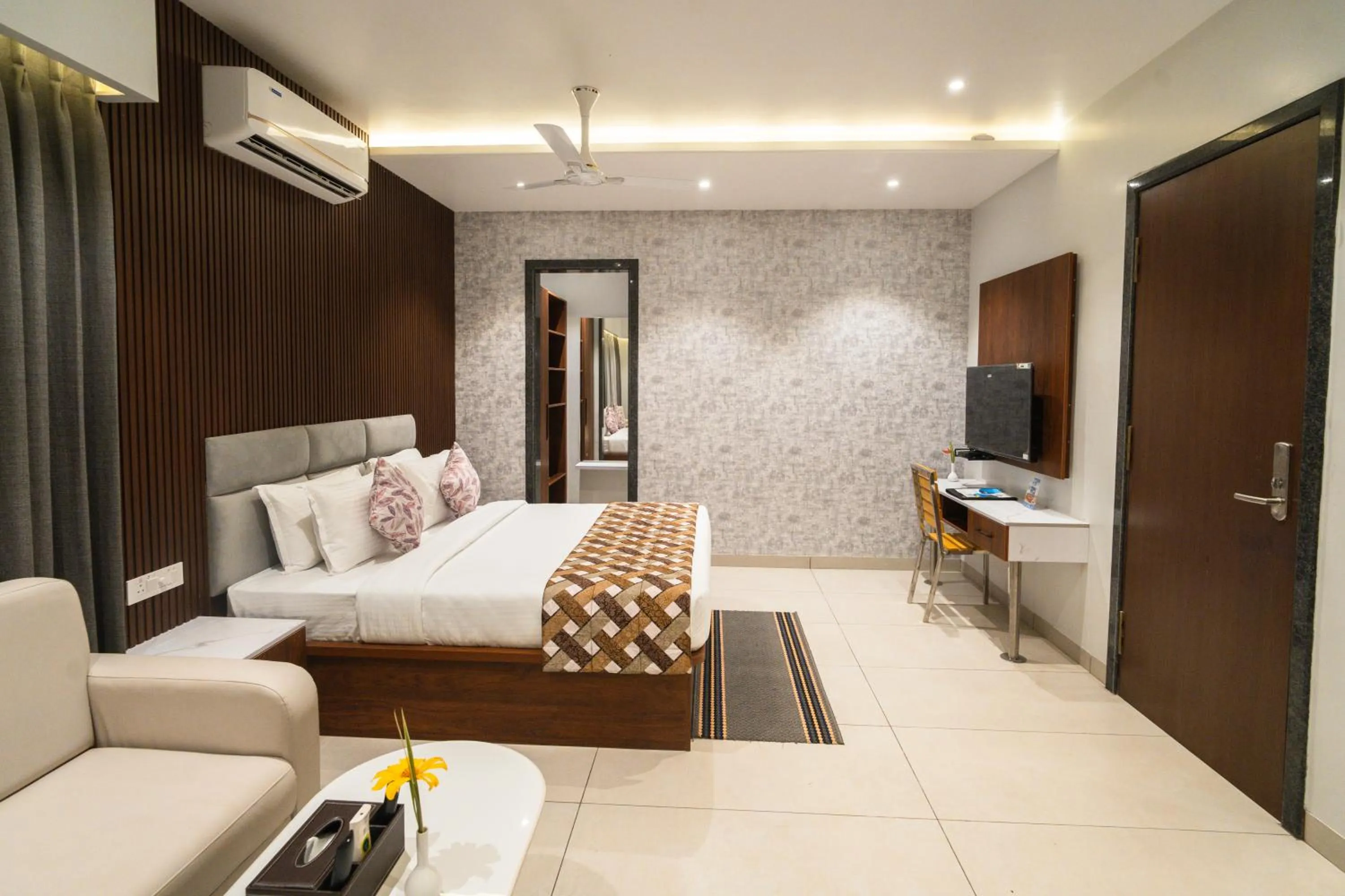 Bedroom, Bed in MGM Whispering Meadows Yelagiri