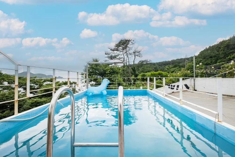 Geoje Theview Kids Poolvilla