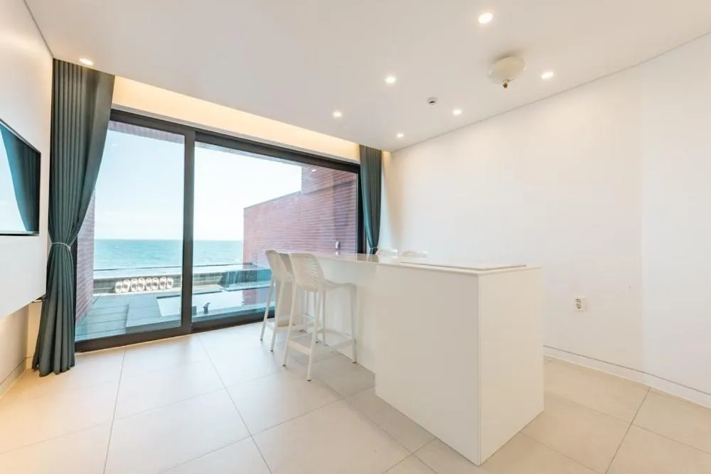 Pohang Case Poolvilla