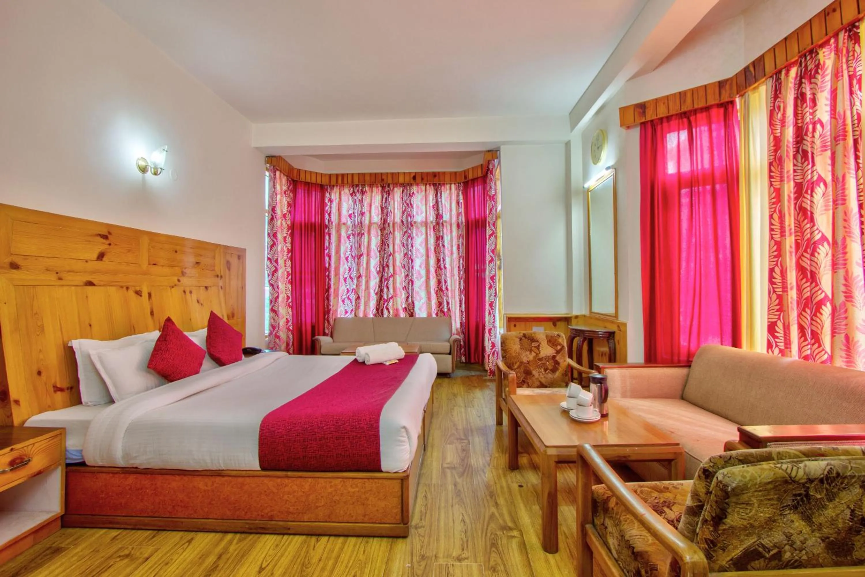 Bedroom in HOTEL ROyAL THE MALL MANALI