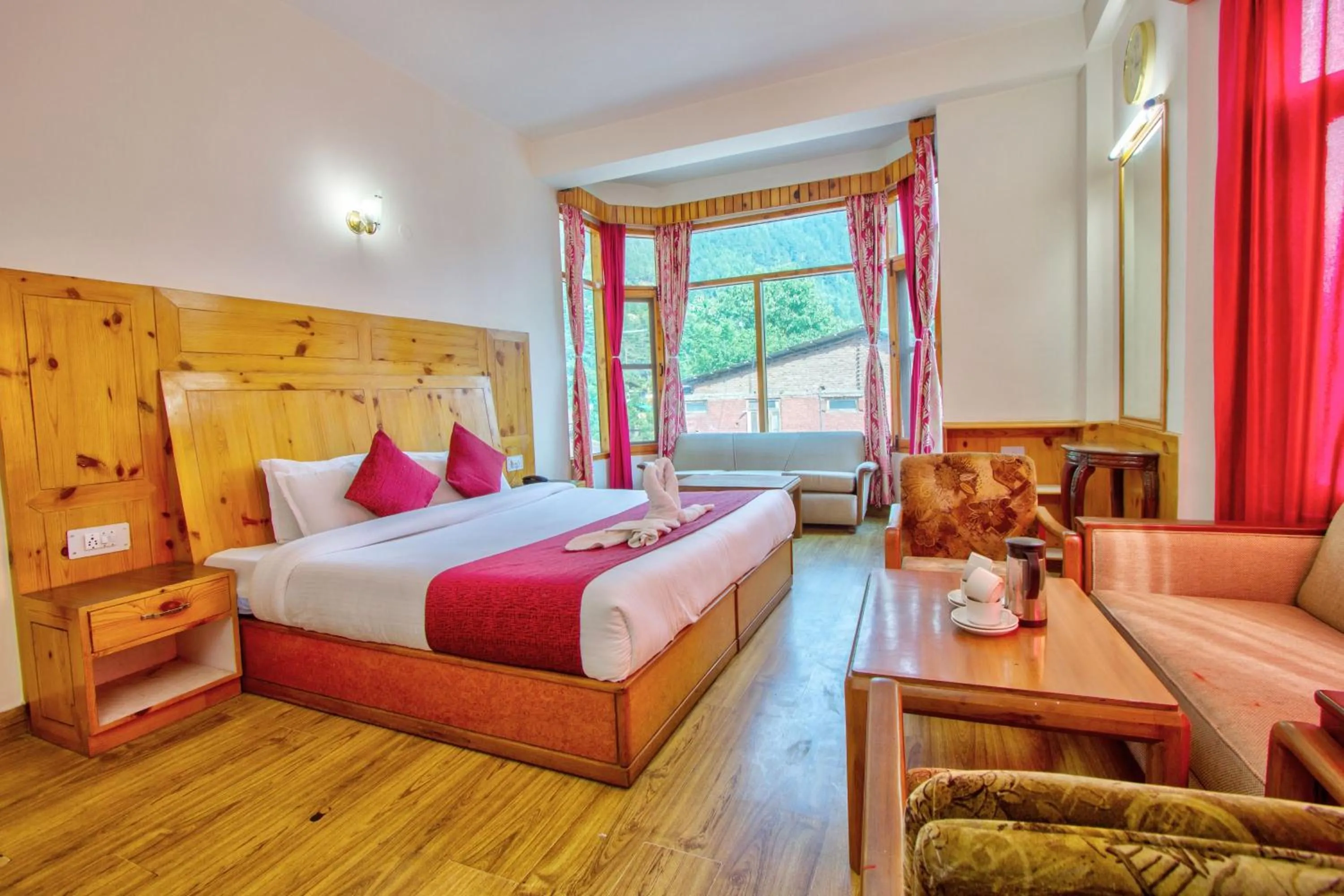 Bedroom in HOTEL ROyAL THE MALL MANALI
