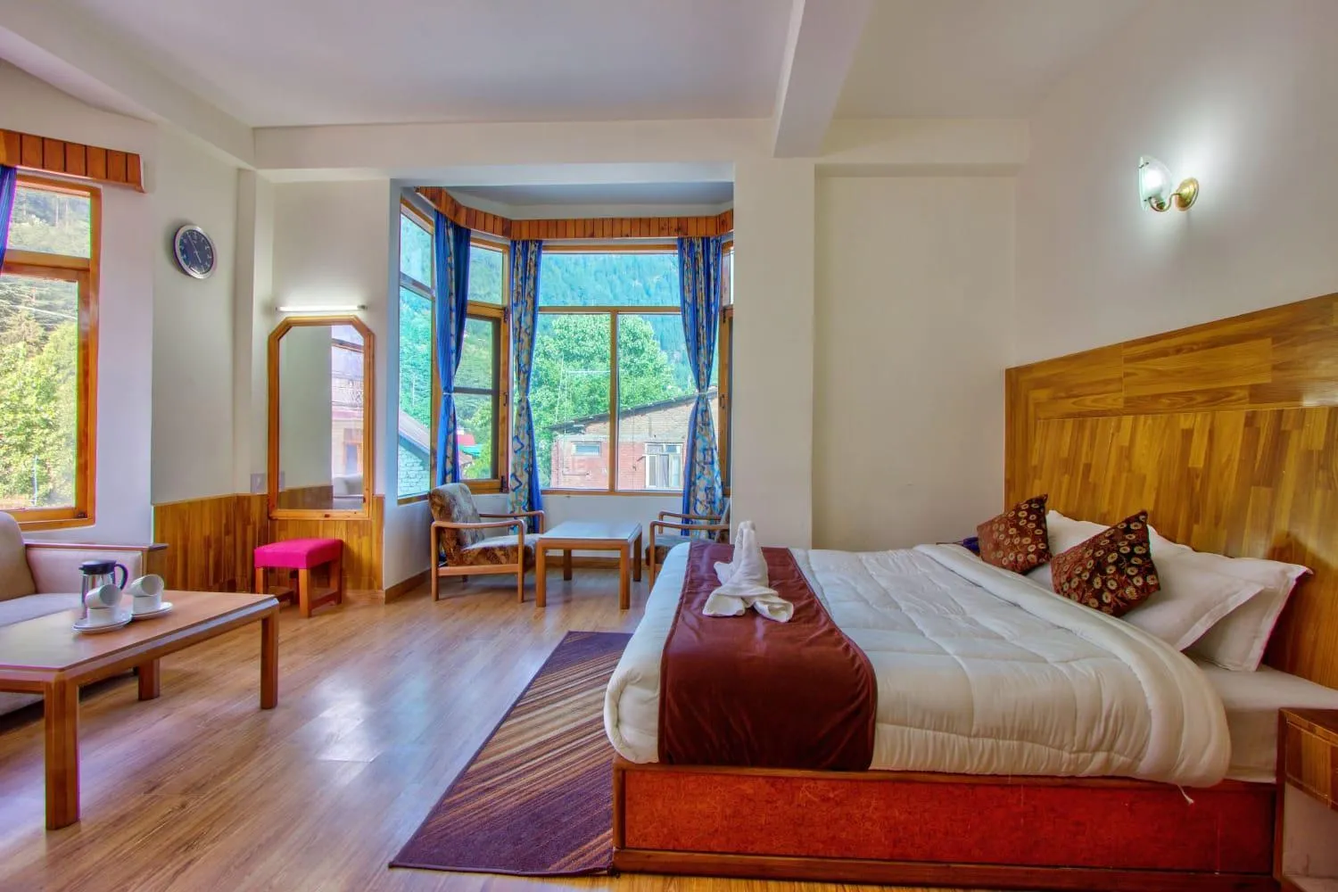 Bedroom in HOTEL ROyAL THE MALL MANALI