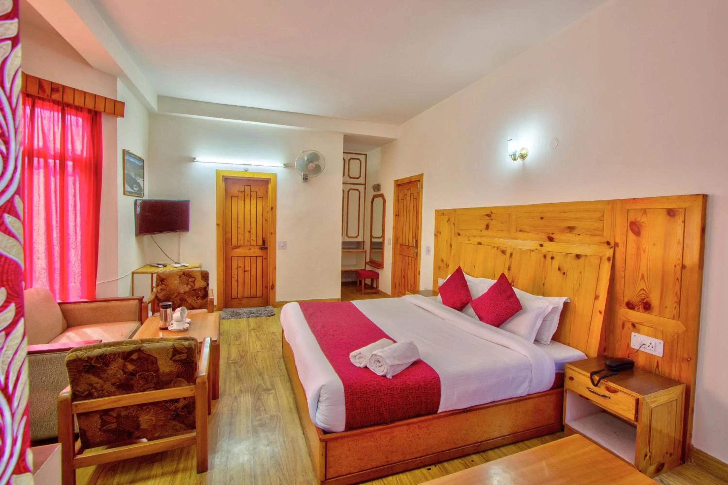 Bedroom in HOTEL ROyAL THE MALL MANALI
