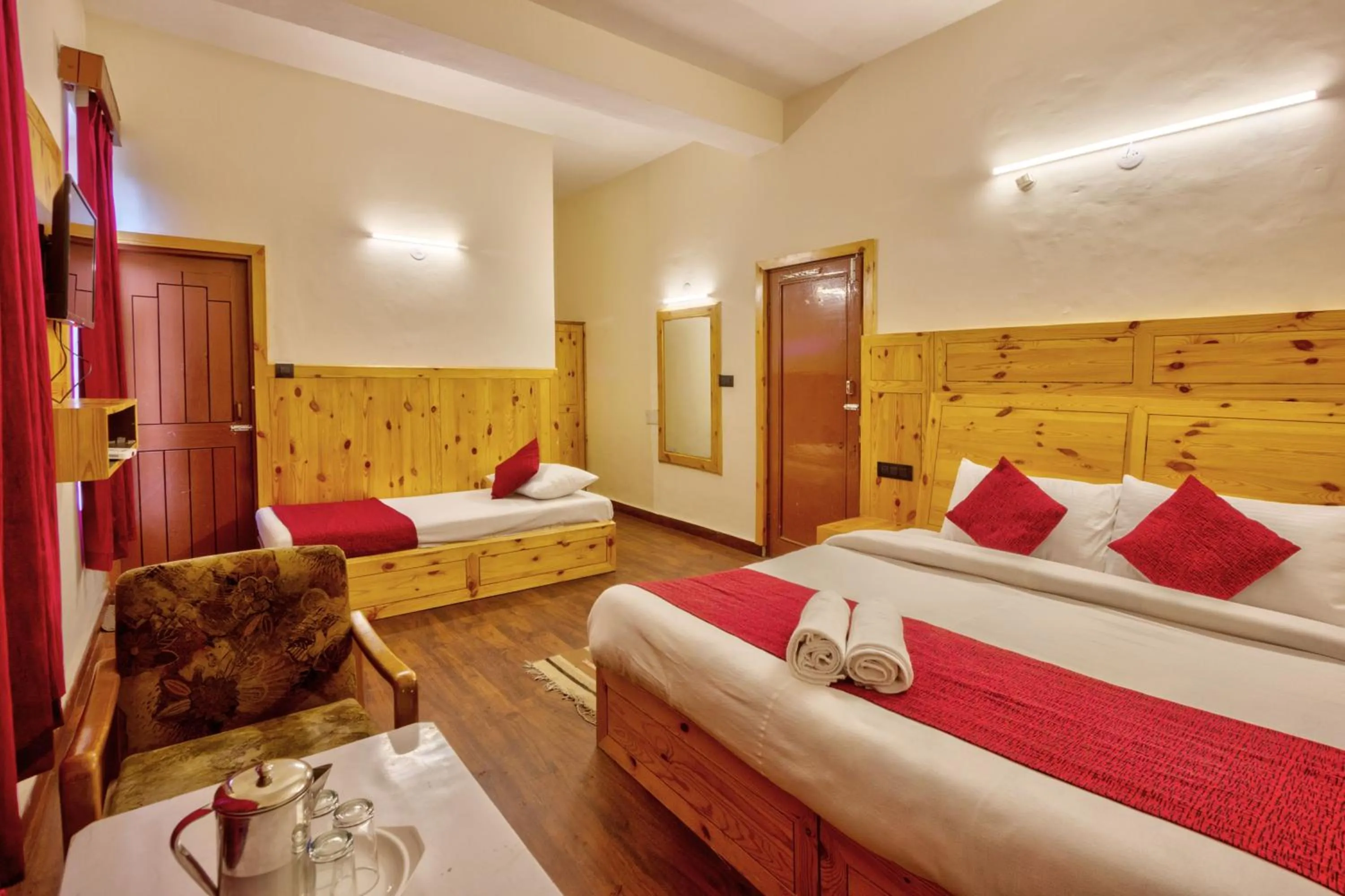 Bedroom in HOTEL ROyAL THE MALL MANALI