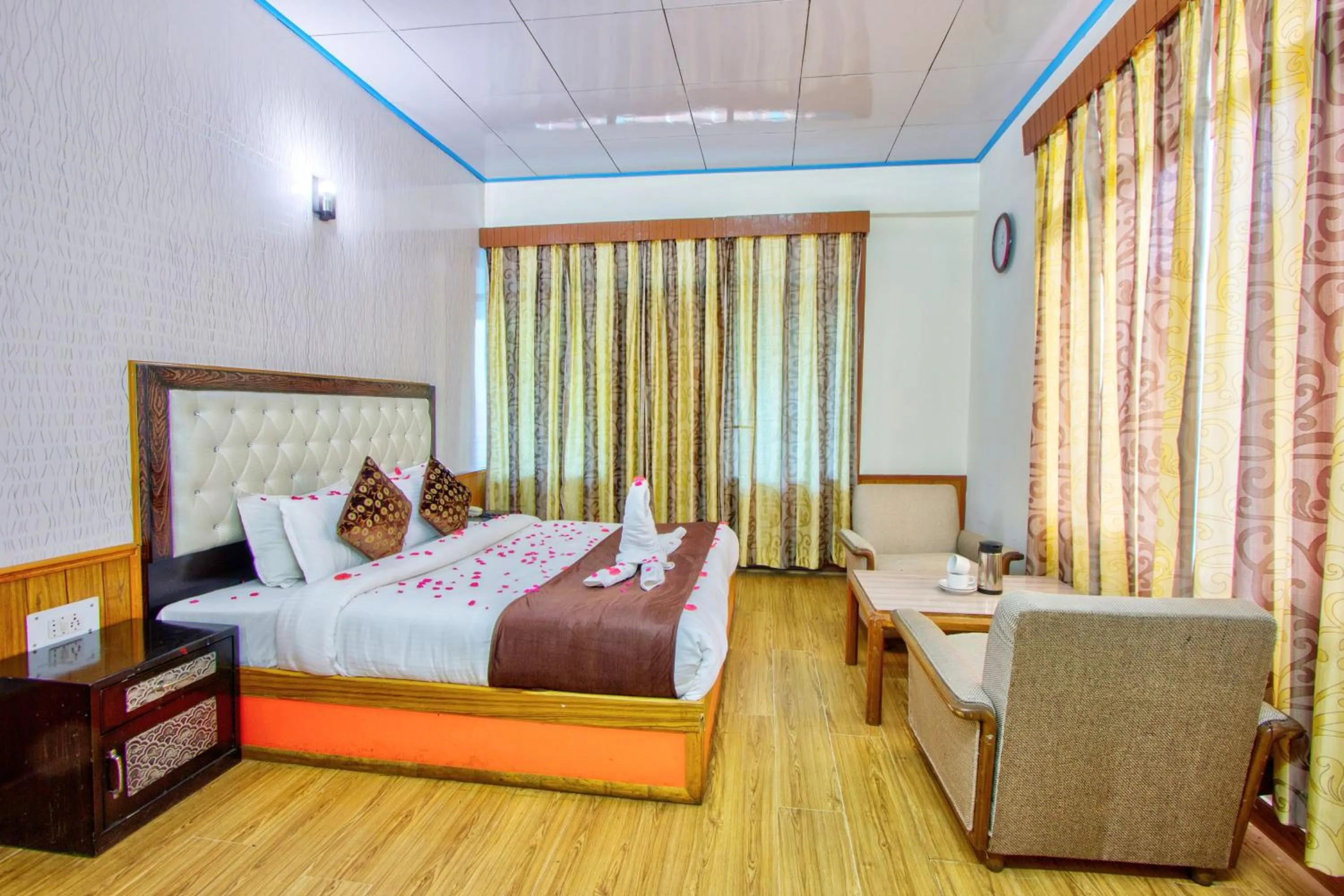 Bedroom in HOTEL ROyAL THE MALL MANALI