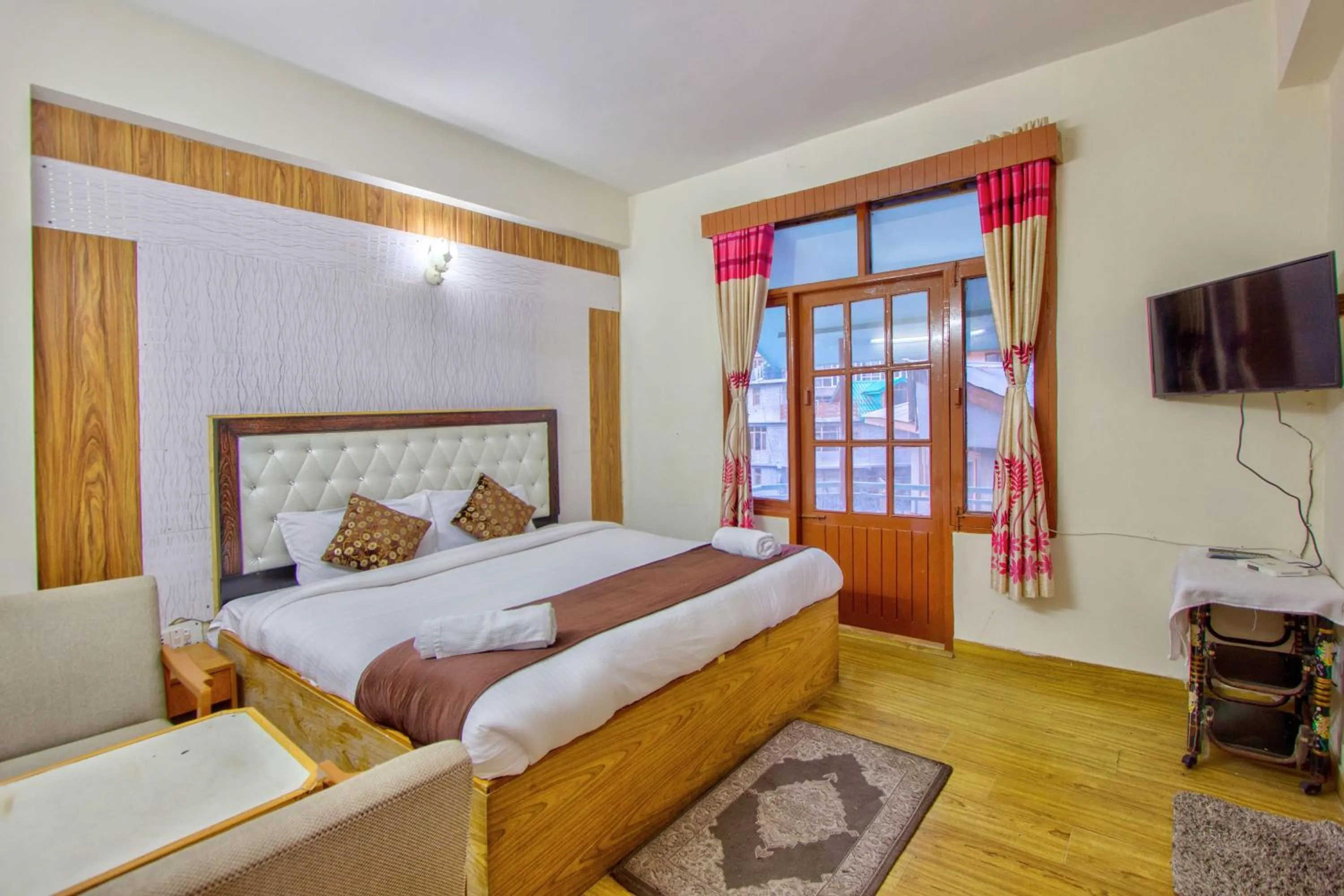 Bedroom in HOTEL ROyAL THE MALL MANALI