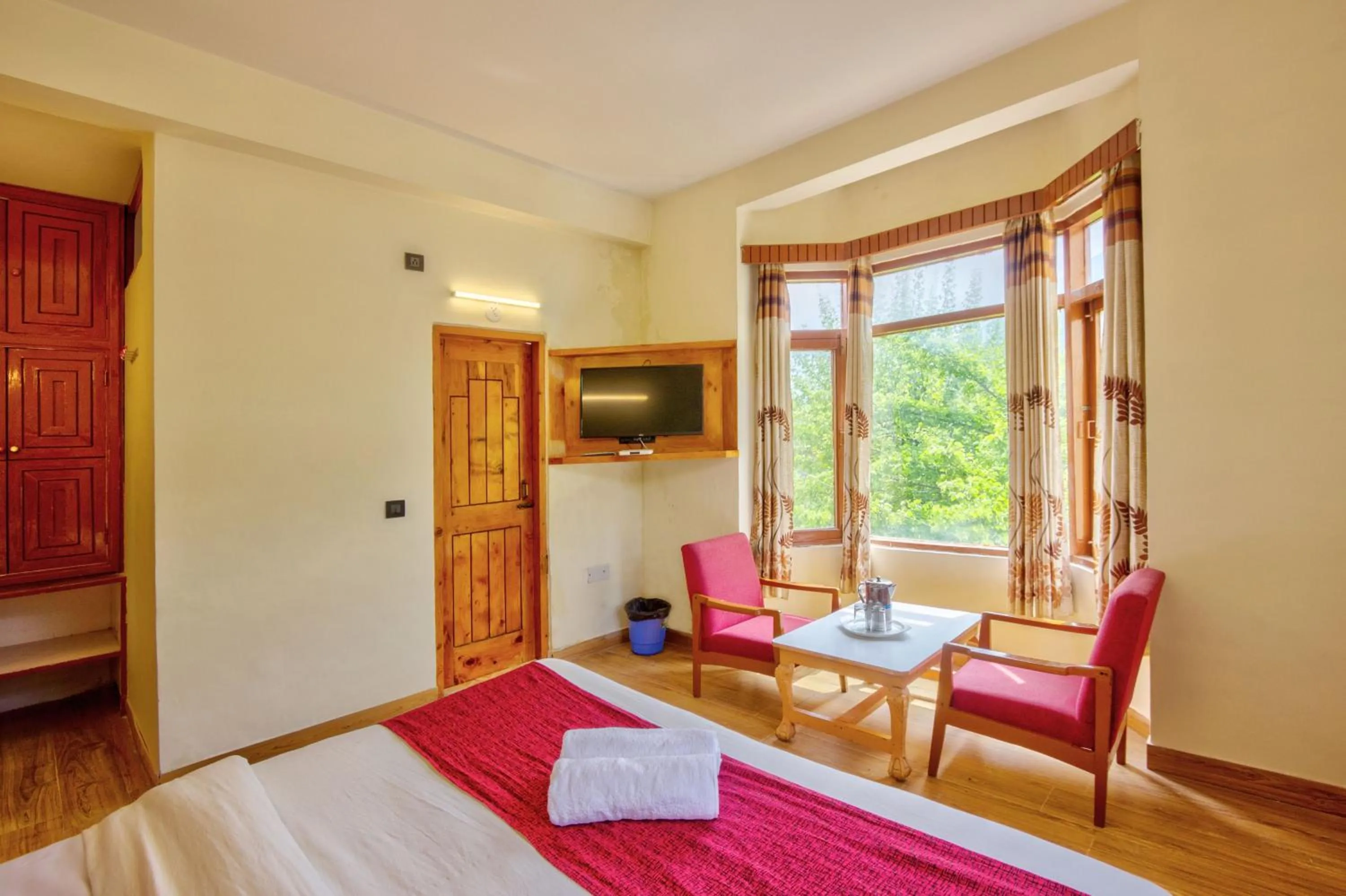 Bedroom in HOTEL ROyAL THE MALL MANALI
