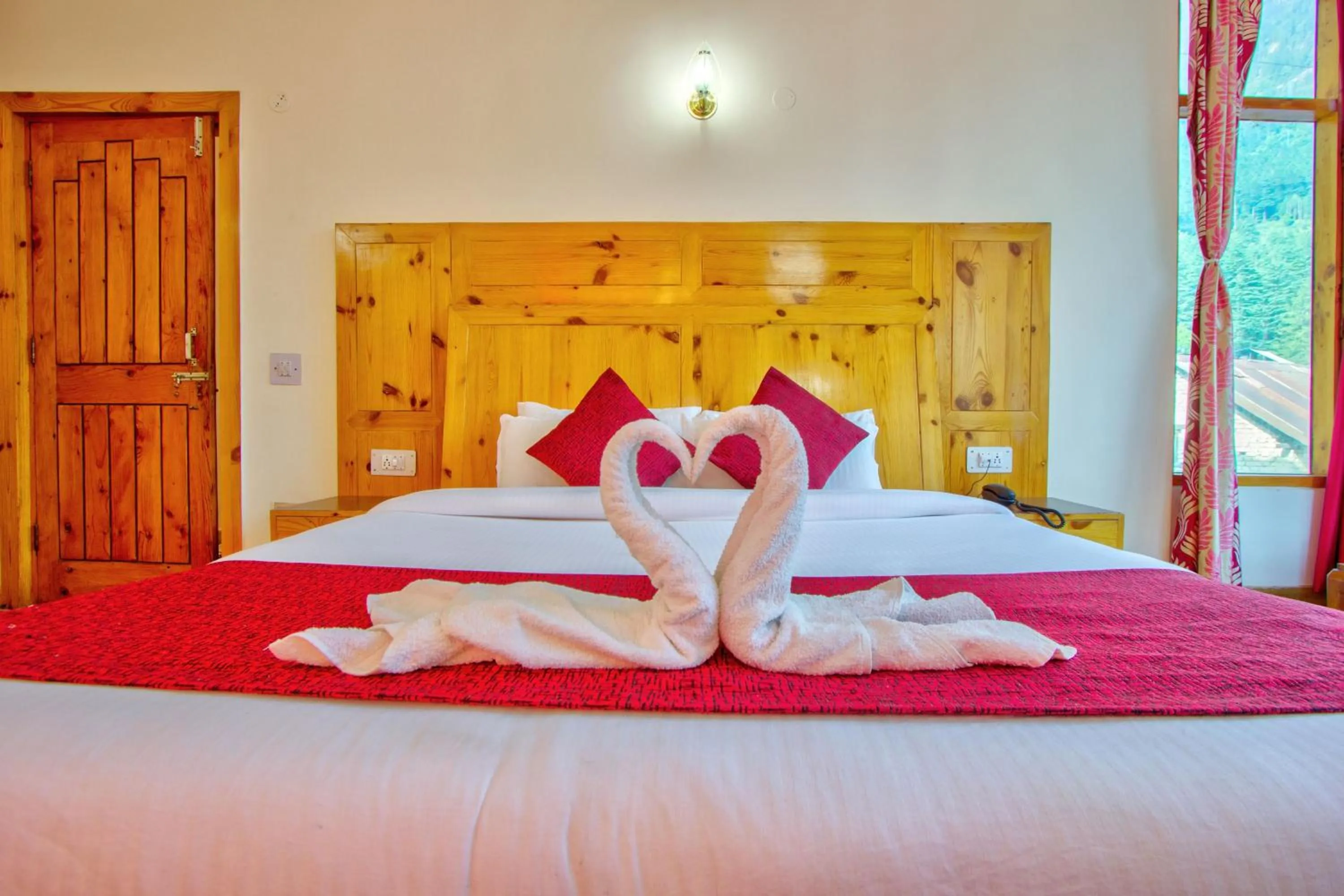 Bedroom in HOTEL ROyAL THE MALL MANALI