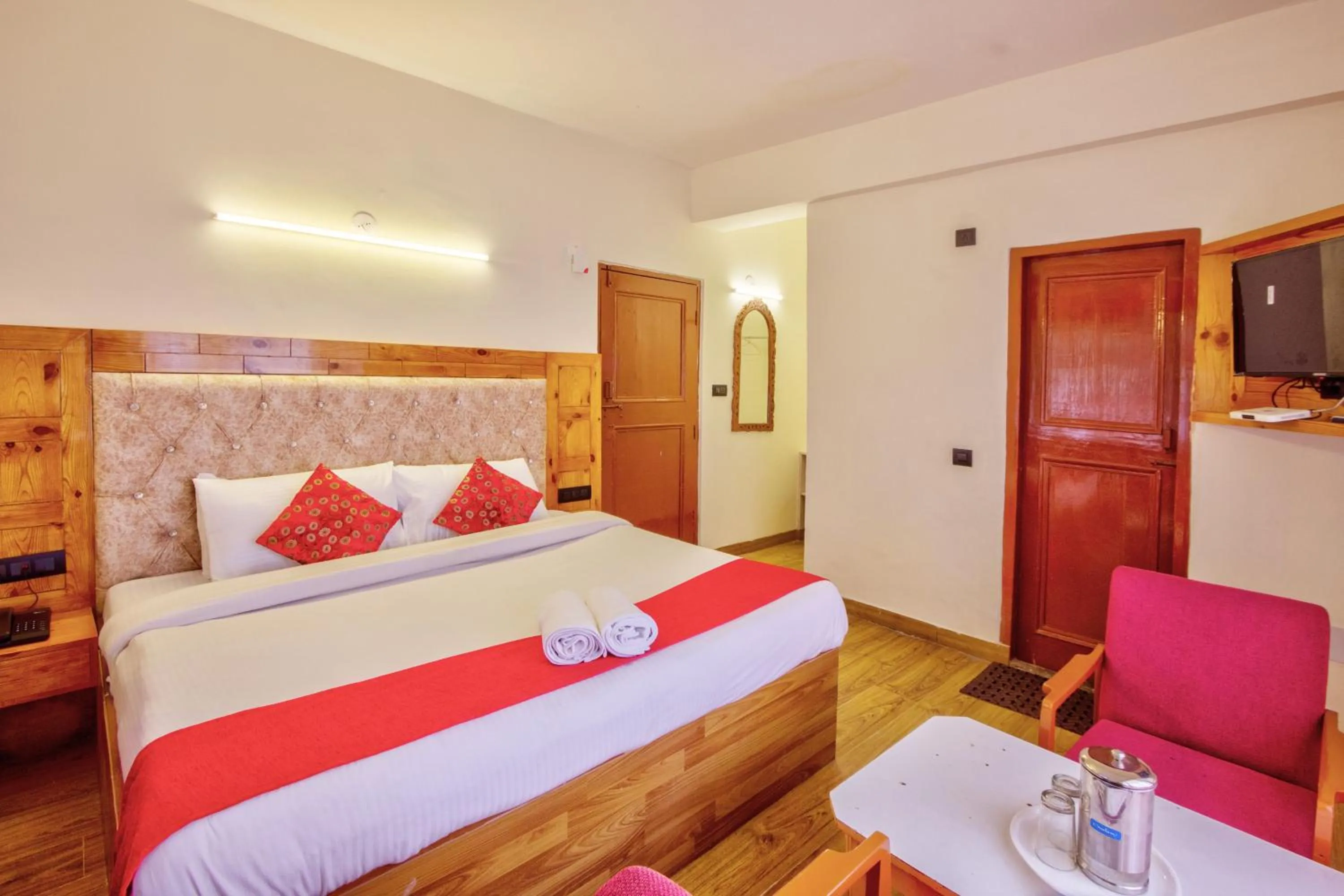 Bedroom in HOTEL ROyAL THE MALL MANALI