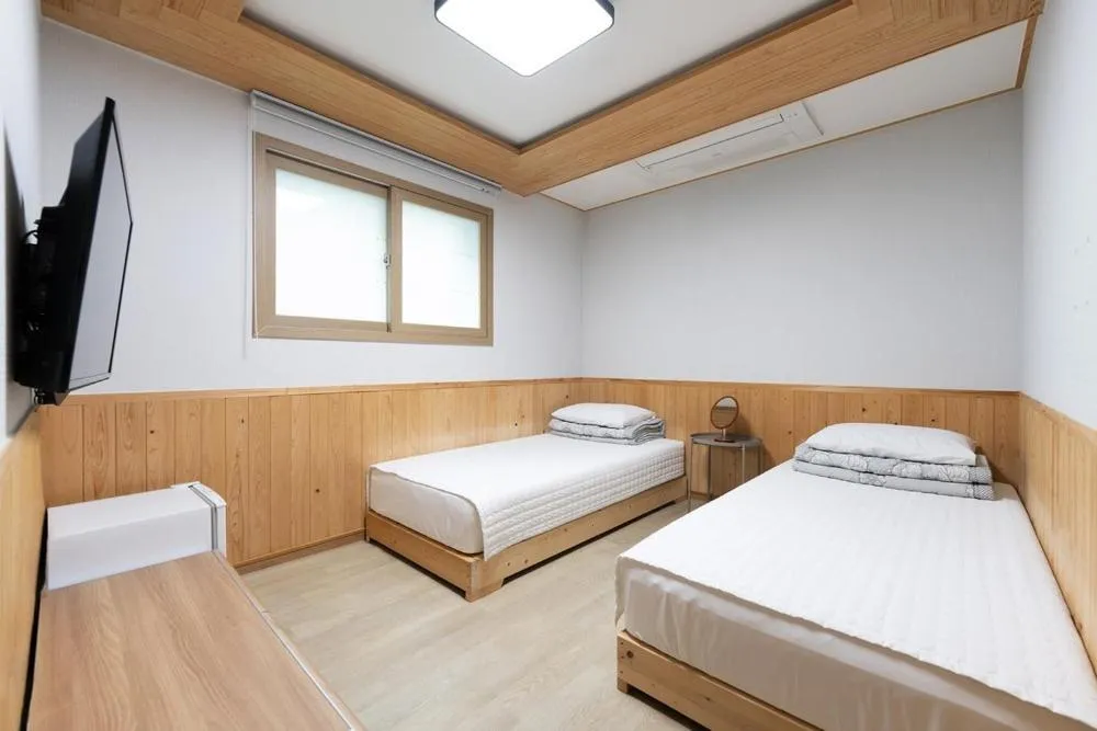 Bed in Gyeongju Guesthouse Picnic