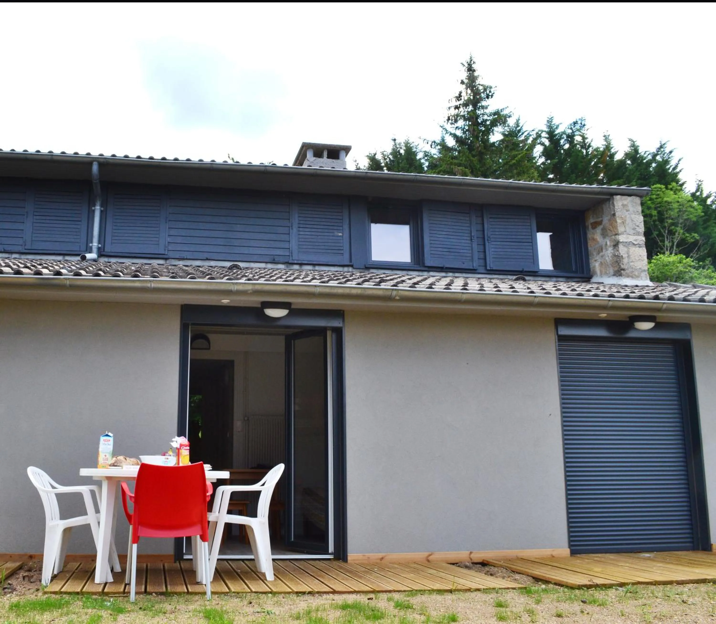 Patio in VVF Haute Loire Saint-Julien-Chapteuil