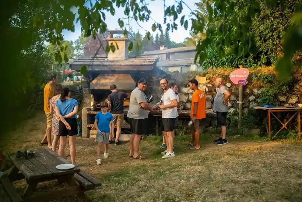 BBQ facilities in VVF Haute Loire Saint-Julien-Chapteuil