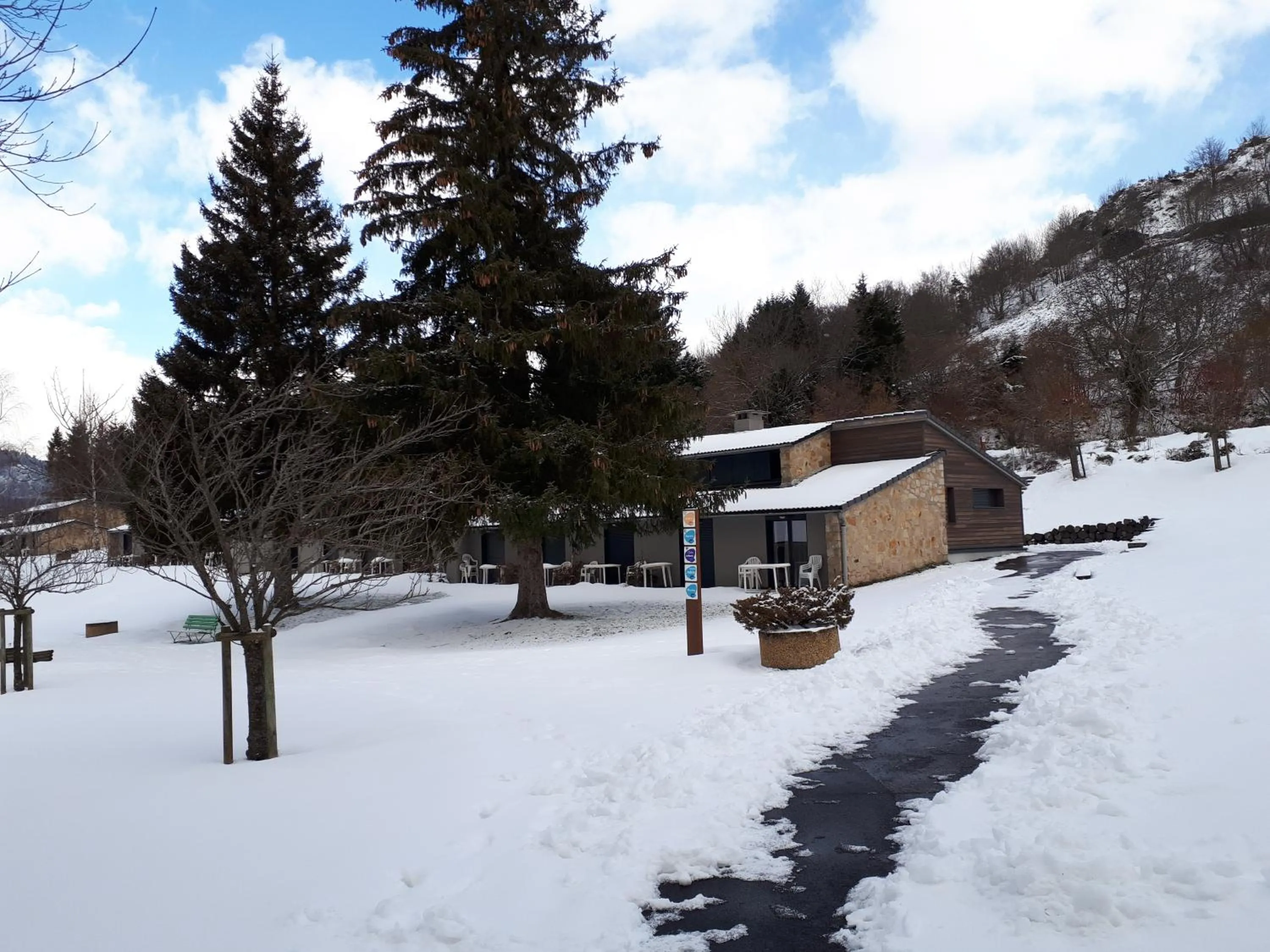 Facade/entrance in VVF Haute Loire Saint-Julien-Chapteuil