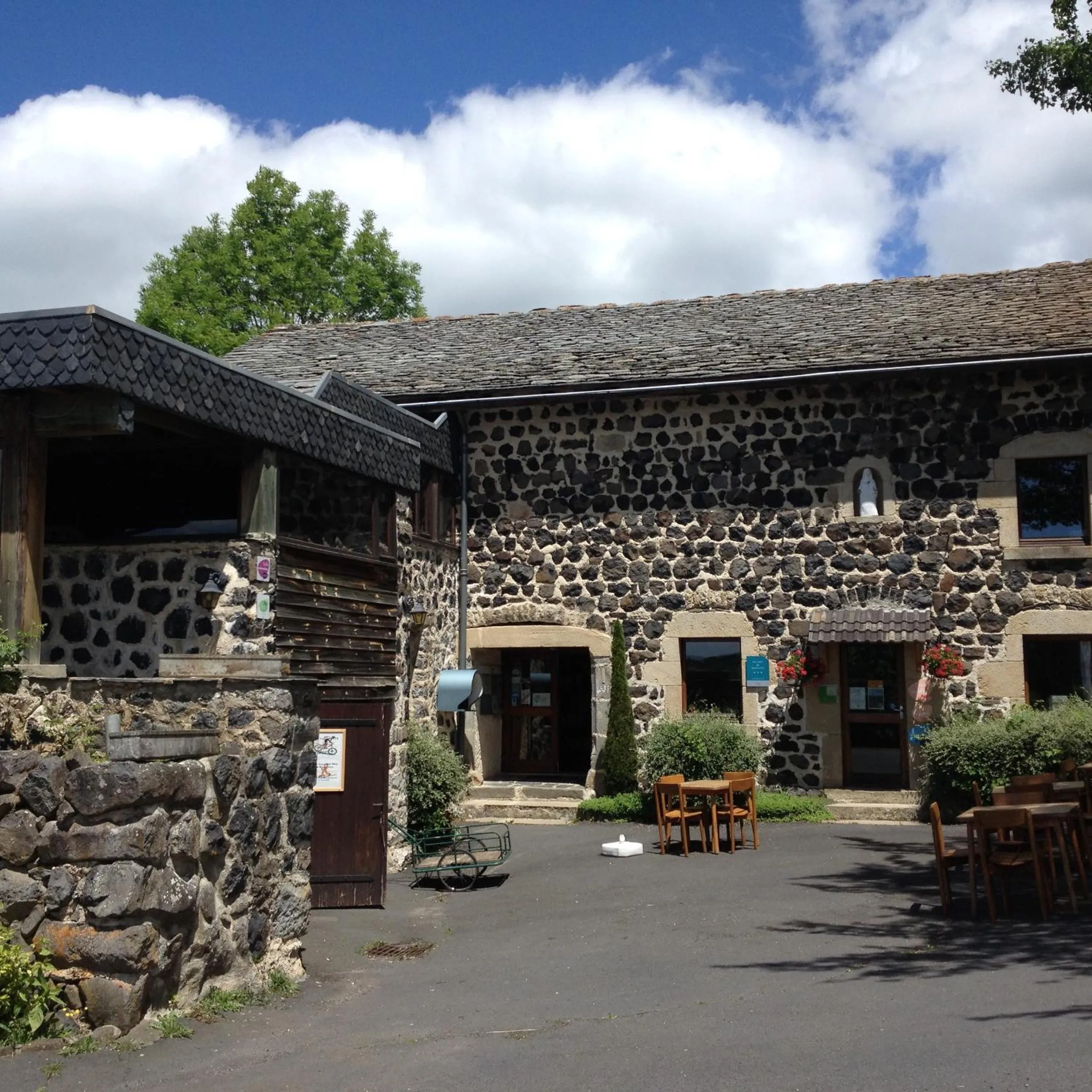 Facade/entrance in VVF Haute Loire Saint-Julien-Chapteuil