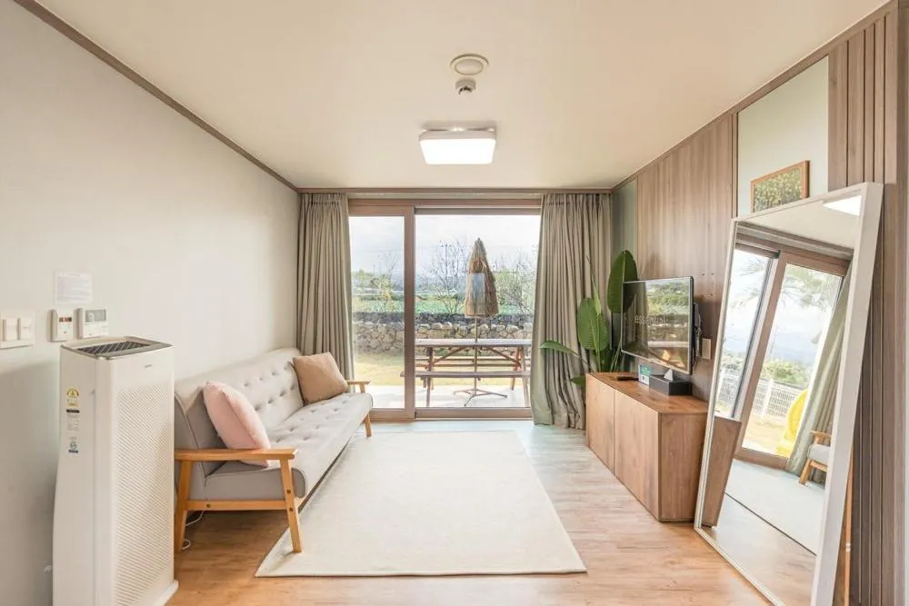 Jeju Aewolae Hyuyang Pension