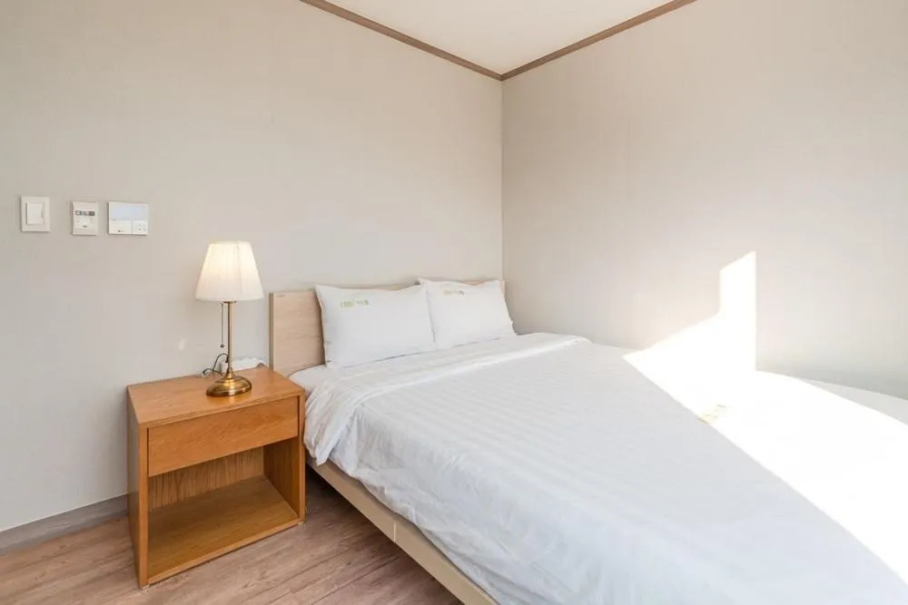 Bed in Jeju Aewolae Hyuyang Pension