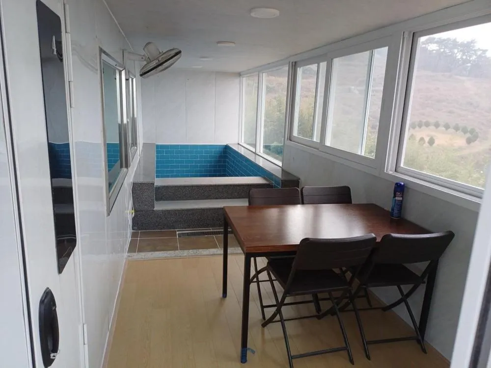 Road96 Caravan and Poolvilla