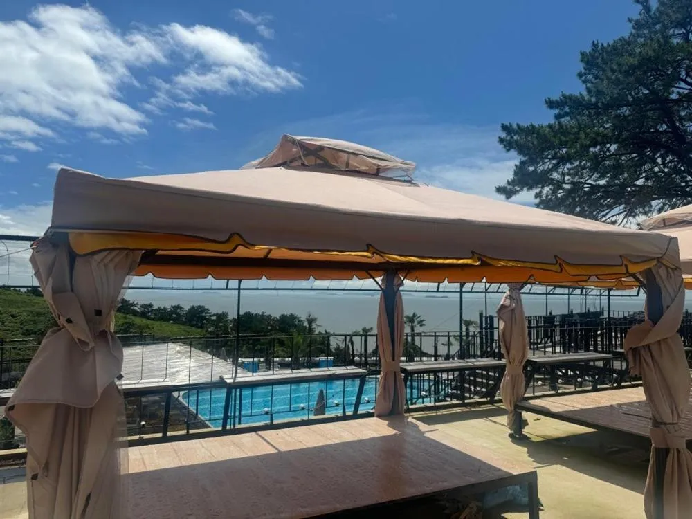 Road96 Caravan and Poolvilla