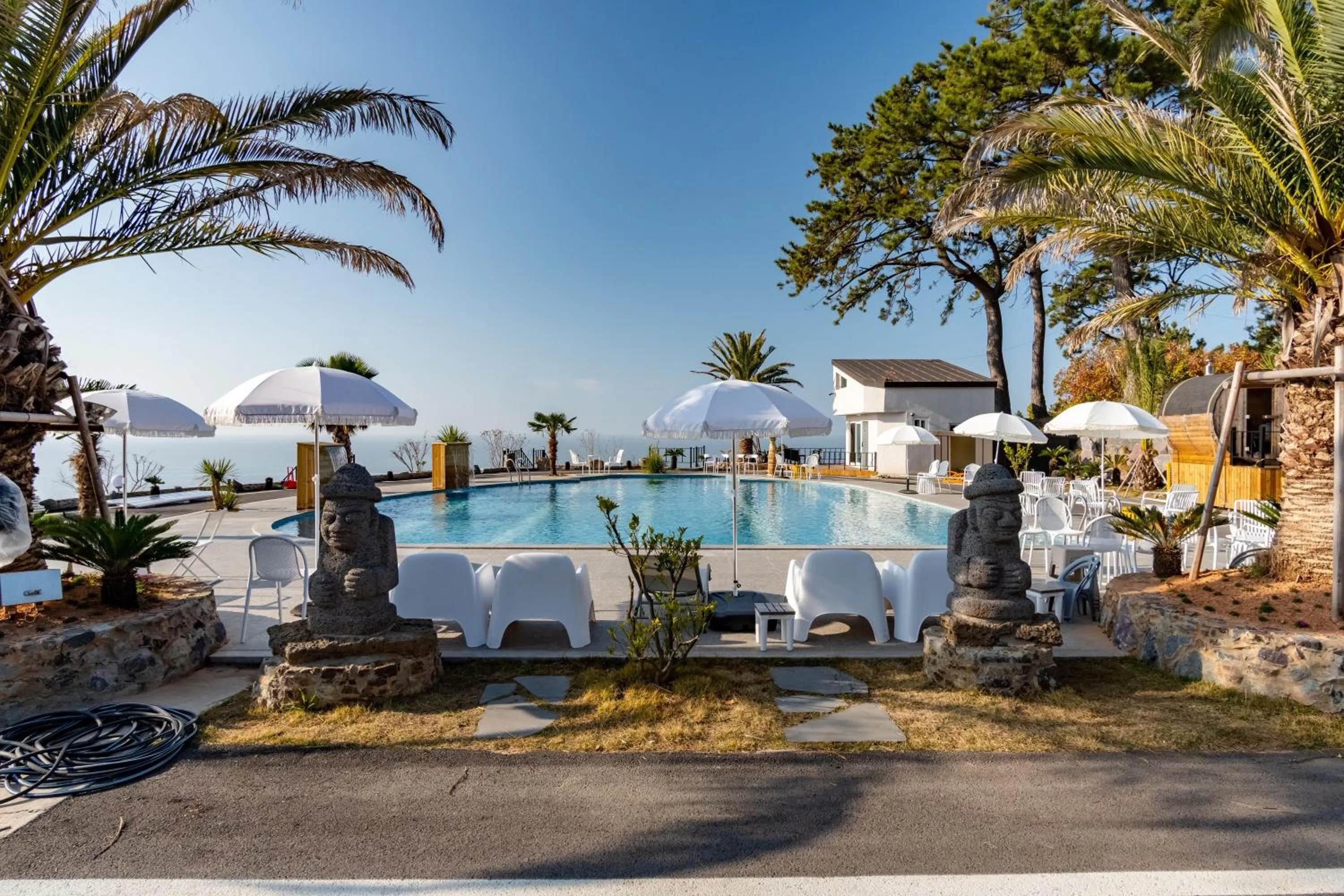 Road96 Caravan and Poolvilla