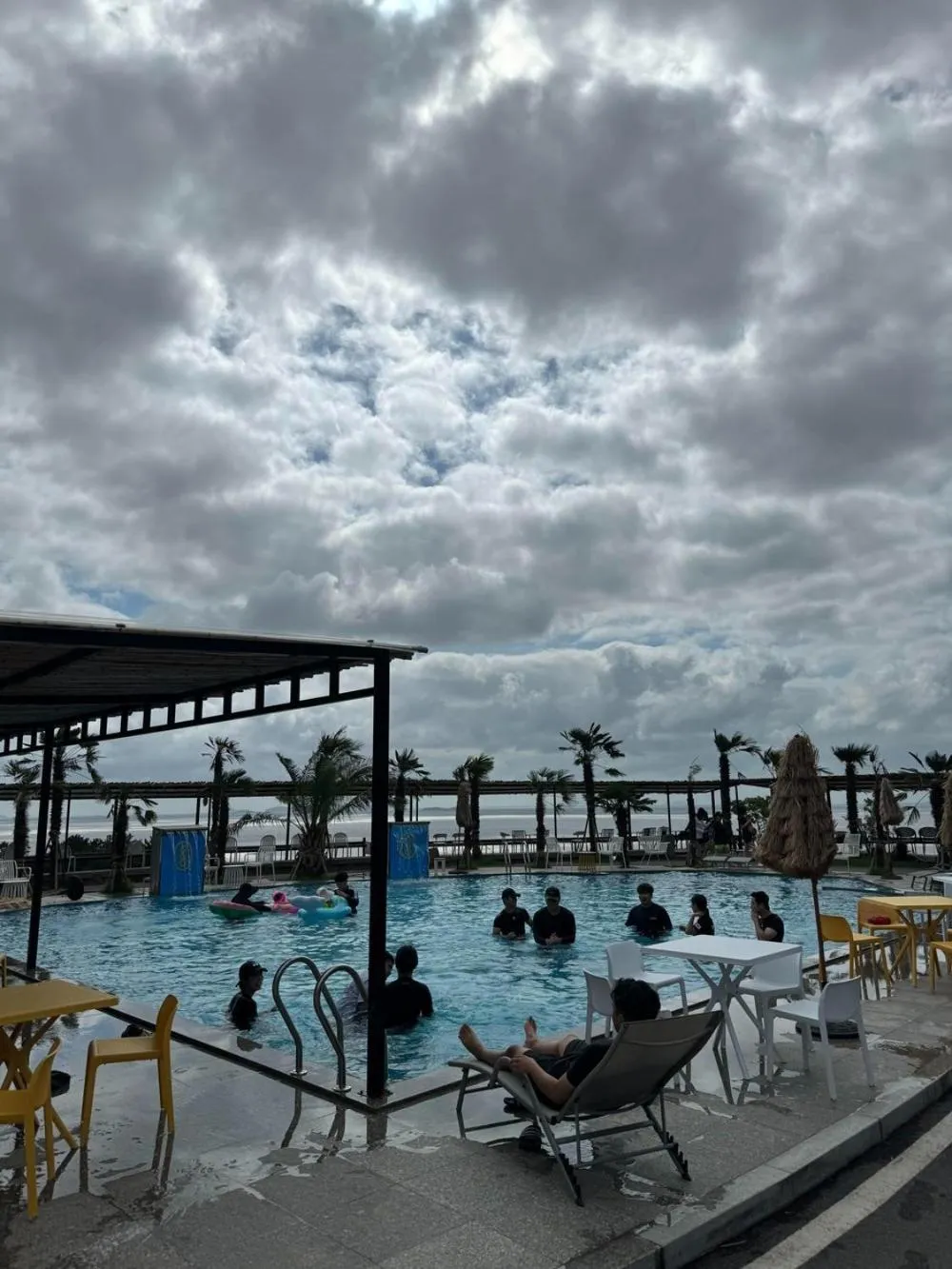 Road96 Caravan and Poolvilla