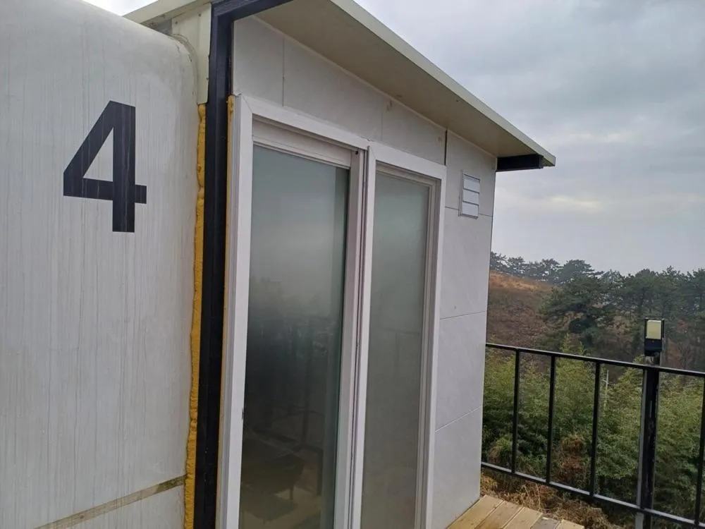 Road96 Caravan and Poolvilla