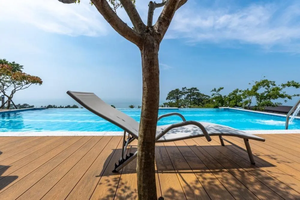 Road96 Caravan and Poolvilla