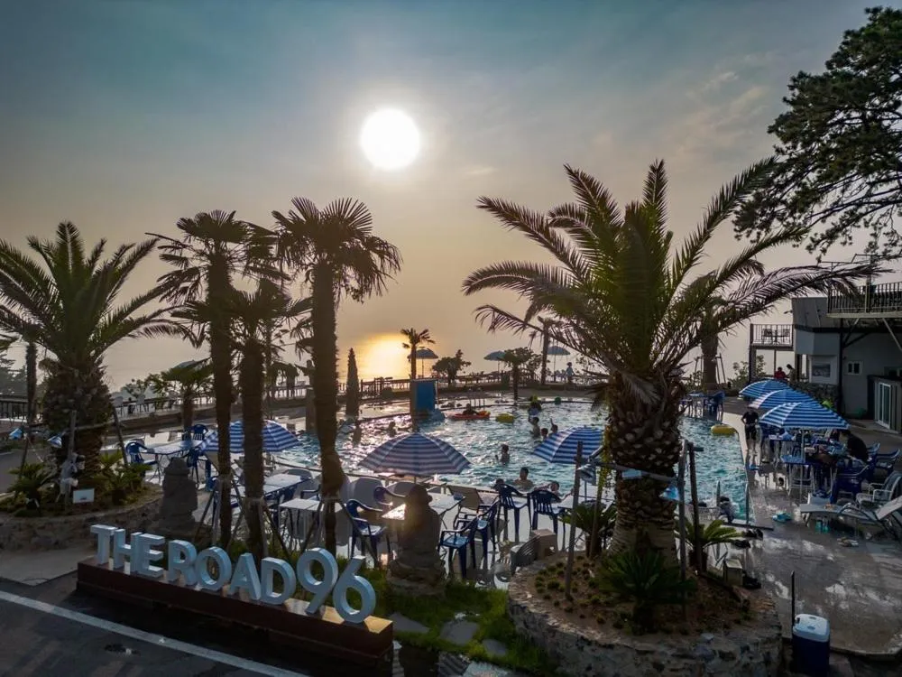 Road96 Caravan and Poolvilla