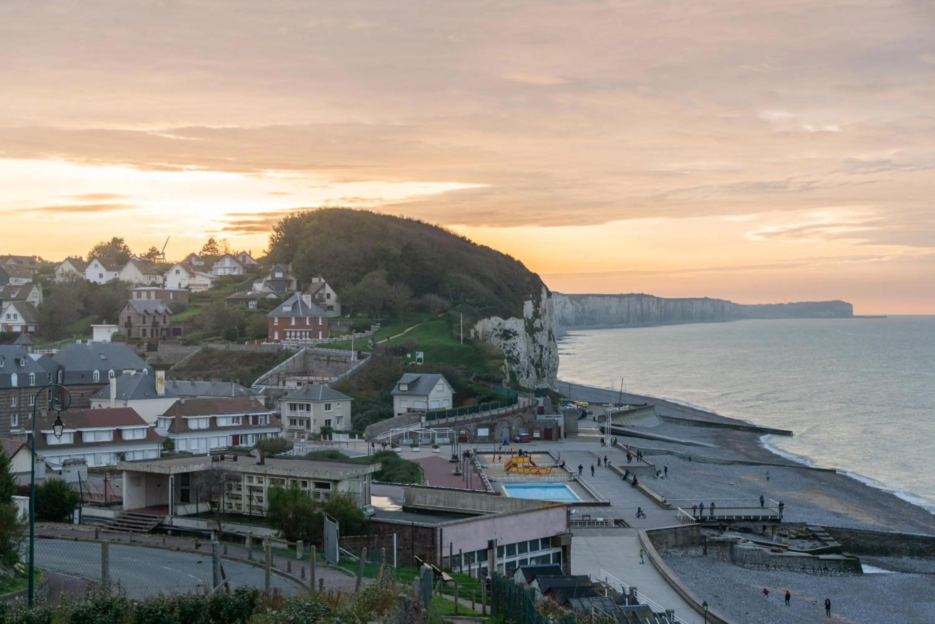 Sunset in VVF Normandie Veules-les-Roses