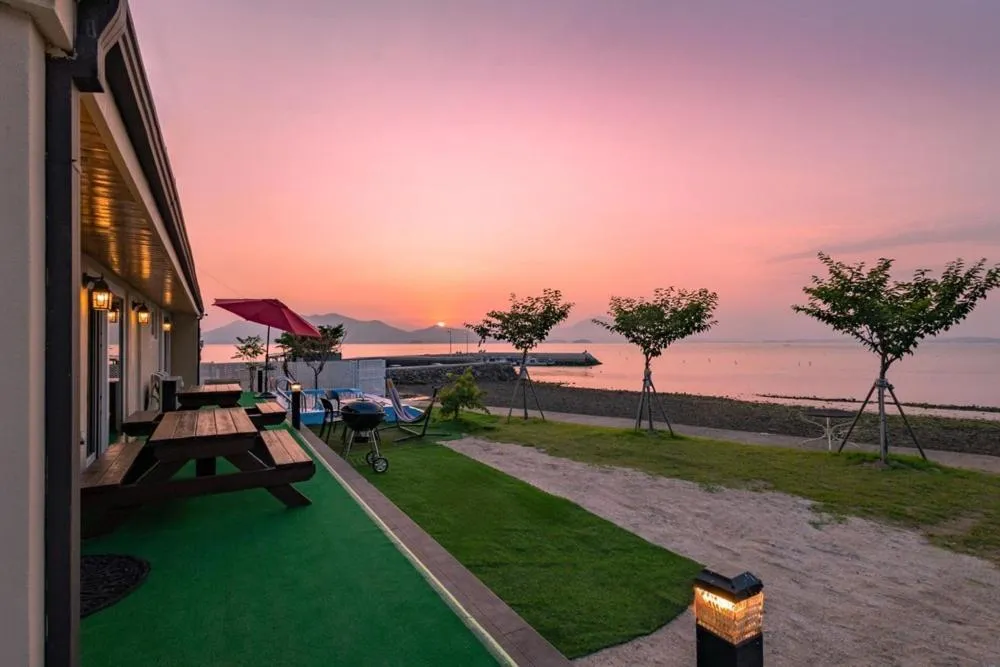 Namhae Boolgeun Noeul Pool Villa