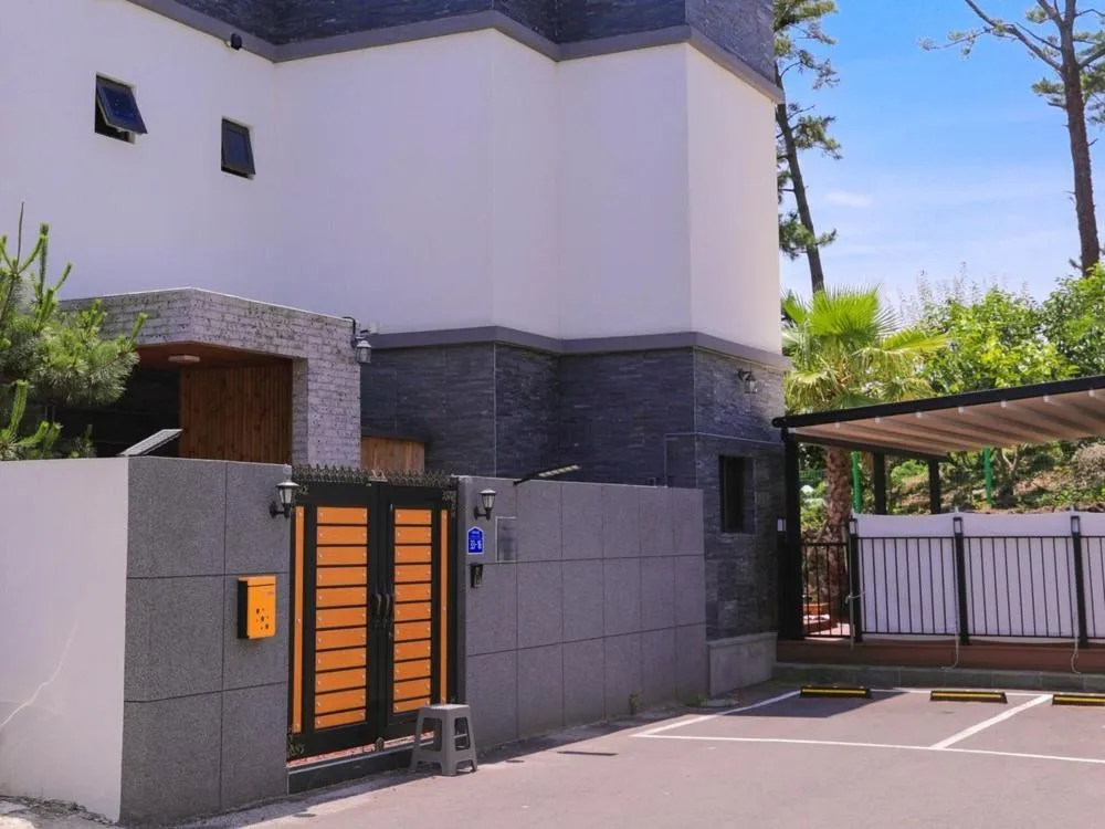 Jeju Sky Castle Pool Villa